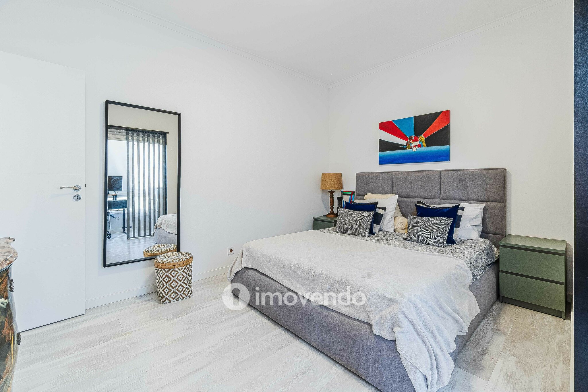 Apartamento T3 totalmente remodelado, com garagem, em Mem Martins