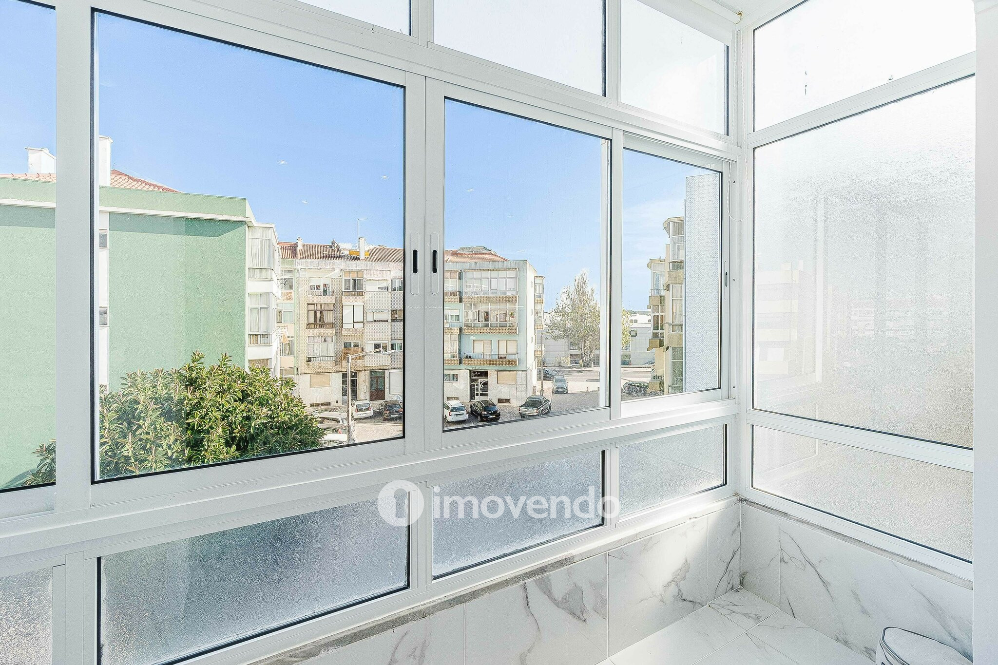 Apartamento T3 totalmente remodelado, com garagem, em Mem Martins