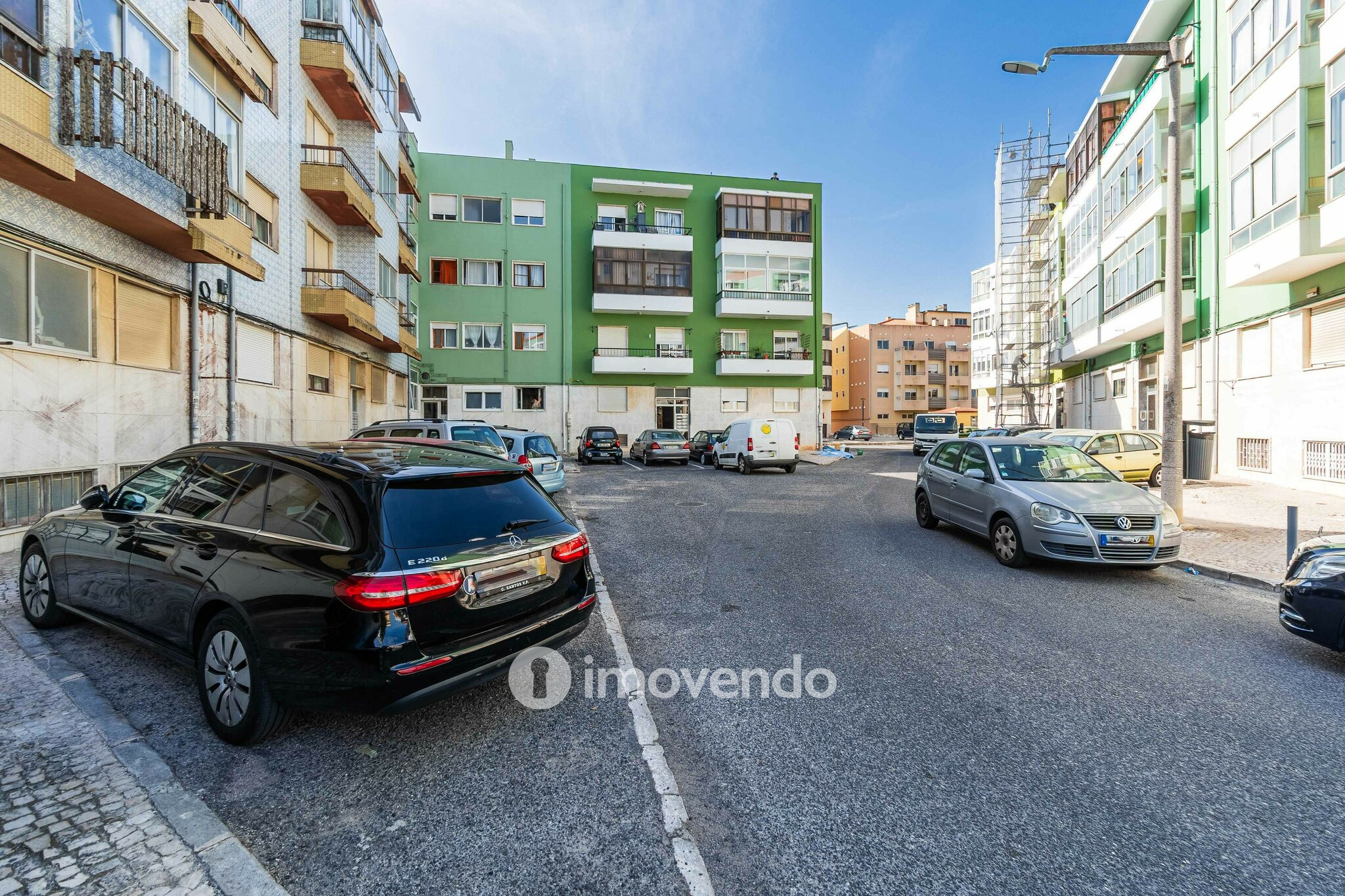 Apartamento T3 totalmente remodelado, com garagem, em Mem Martins