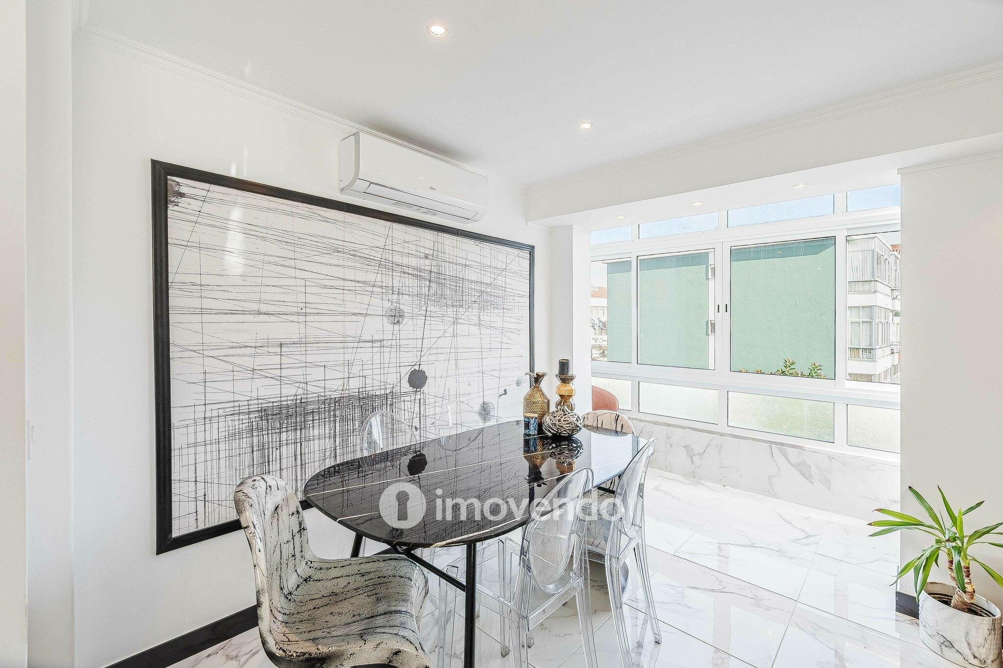 Apartamento T3 totalmente remodelado, com garagem, em Mem Martins