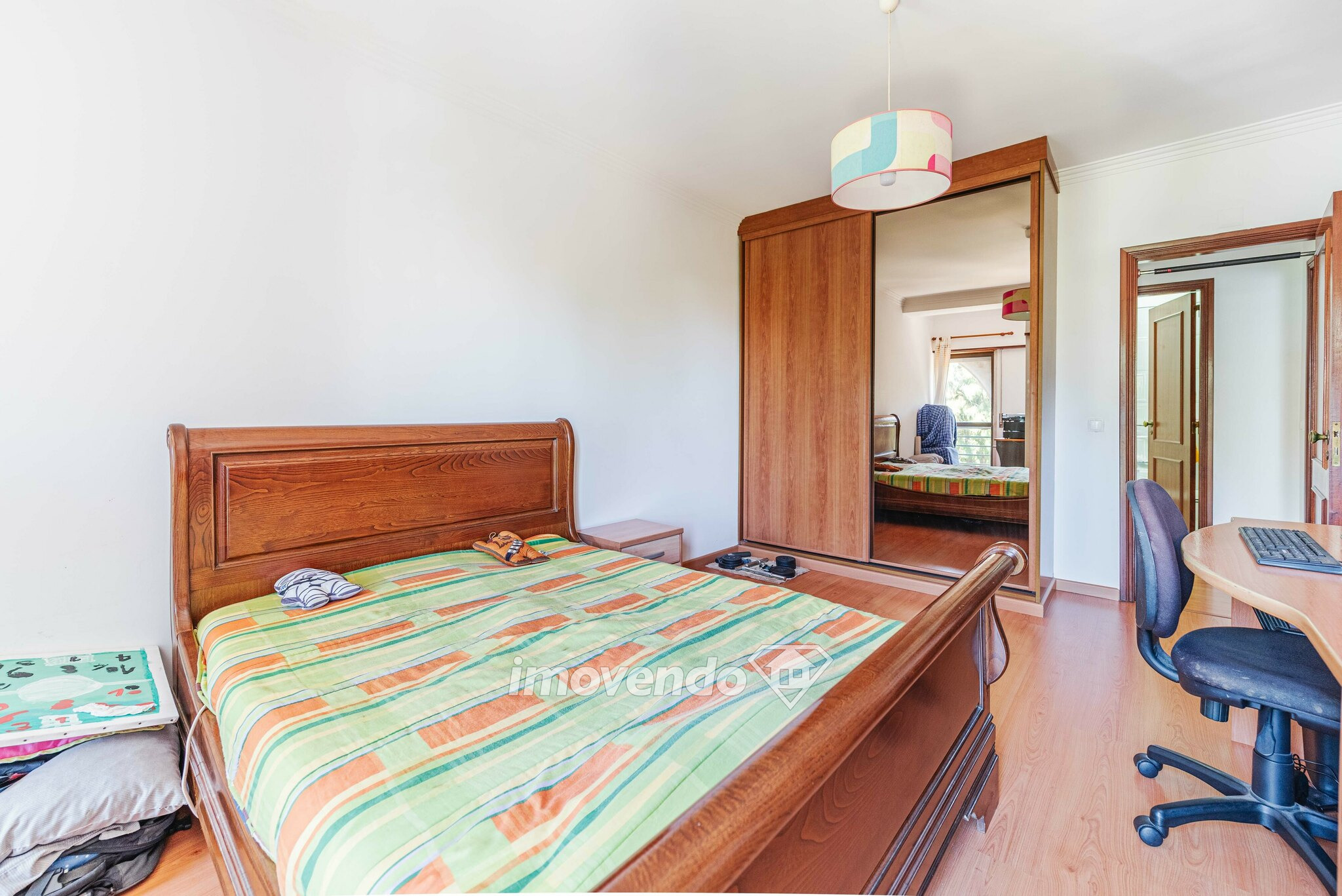 Apartamento T3, com áreas amplas e arrecadação, em Massamá