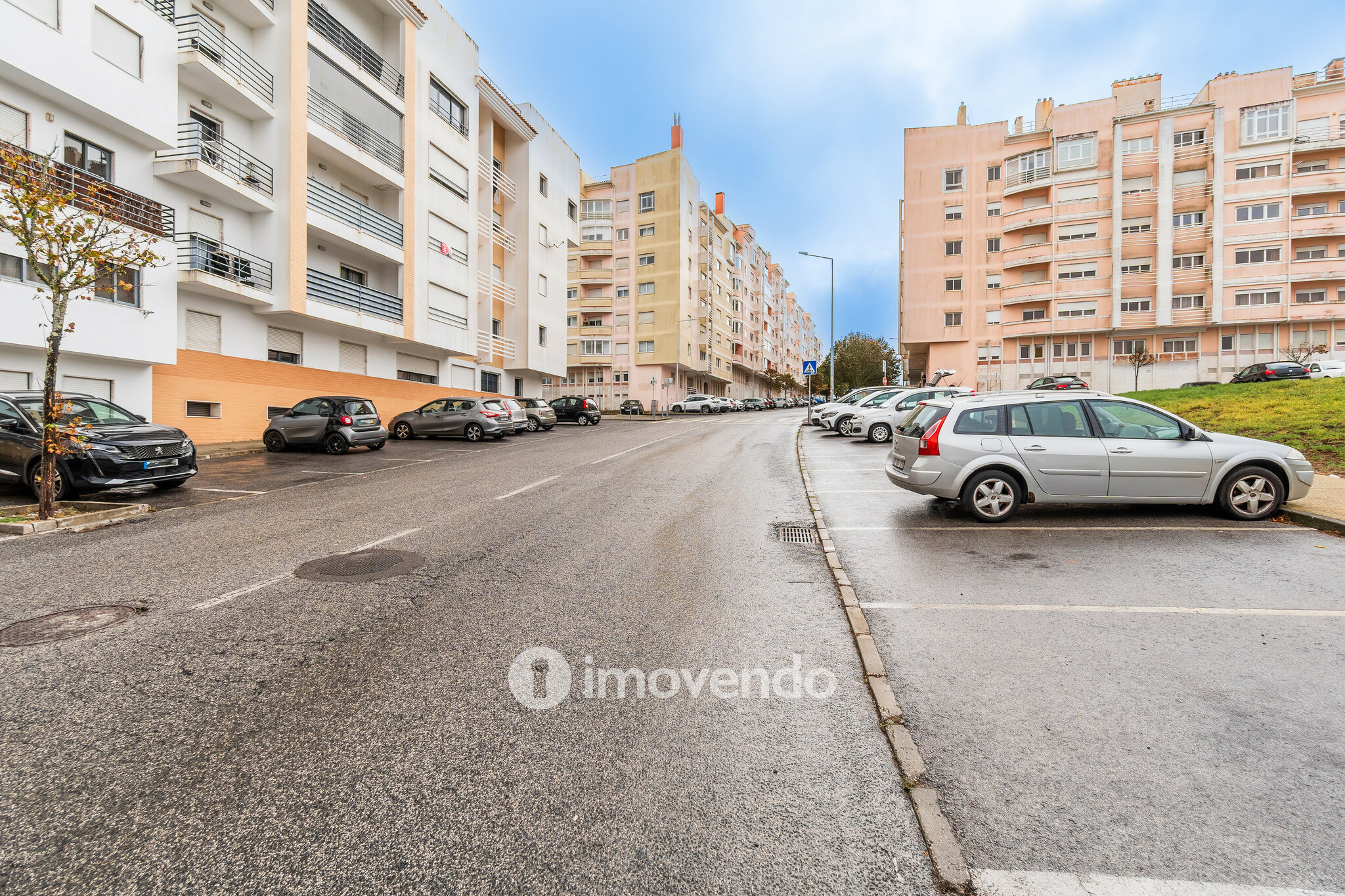 Apartamento T2, com estacionamento e terraço de 99m², em Algueirão