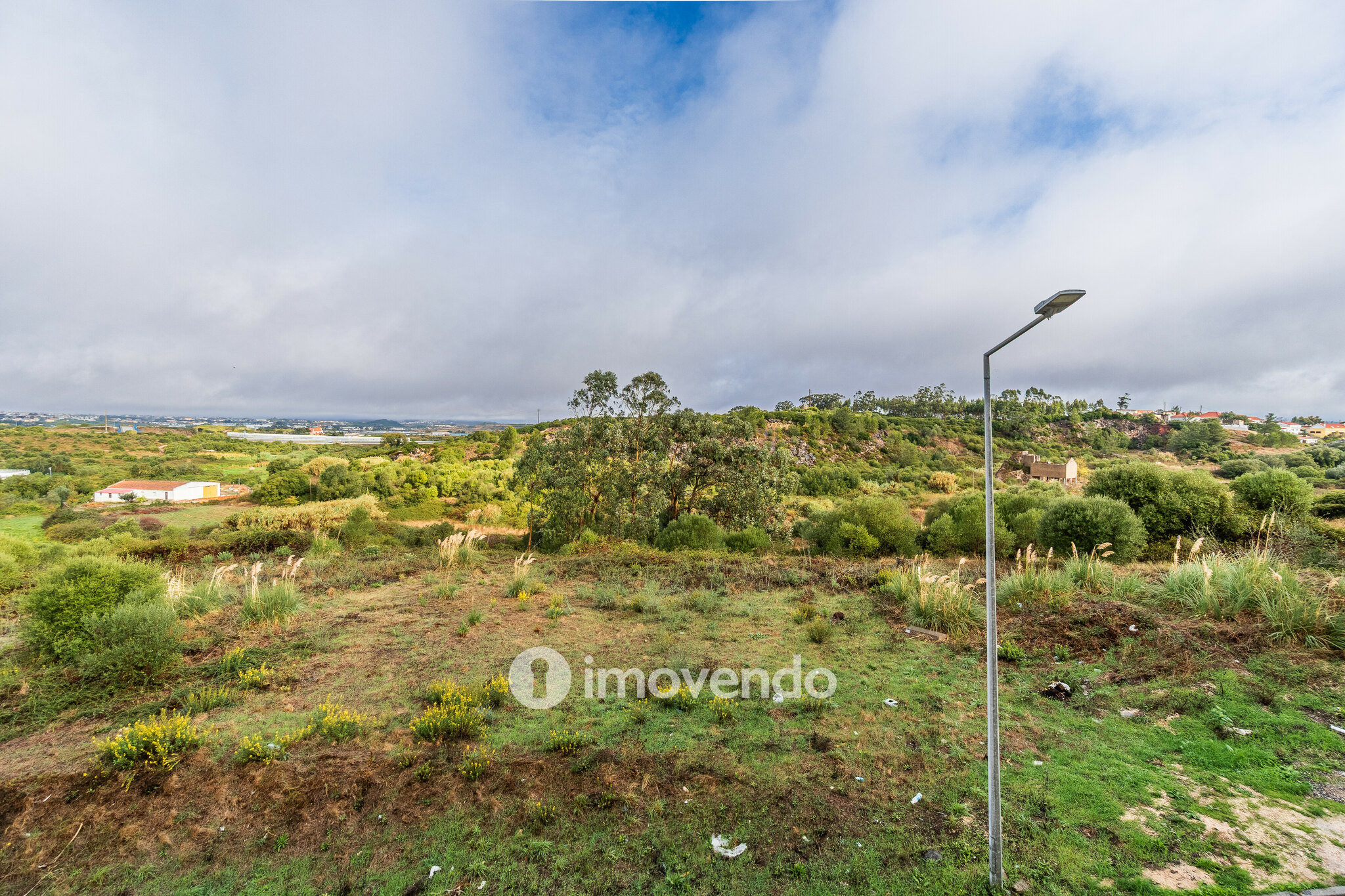 Apartamento T2, com estacionamento e terraço de 99m², em Algueirão