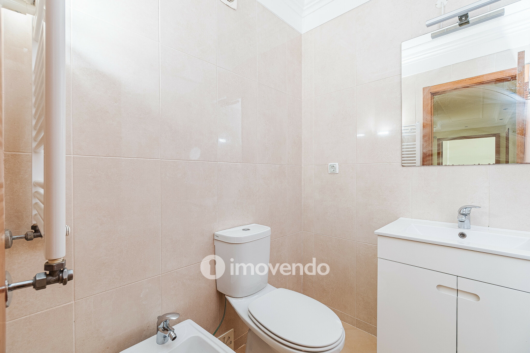 Apartamento T2, com estacionamento e terraço de 99m², em Algueirão