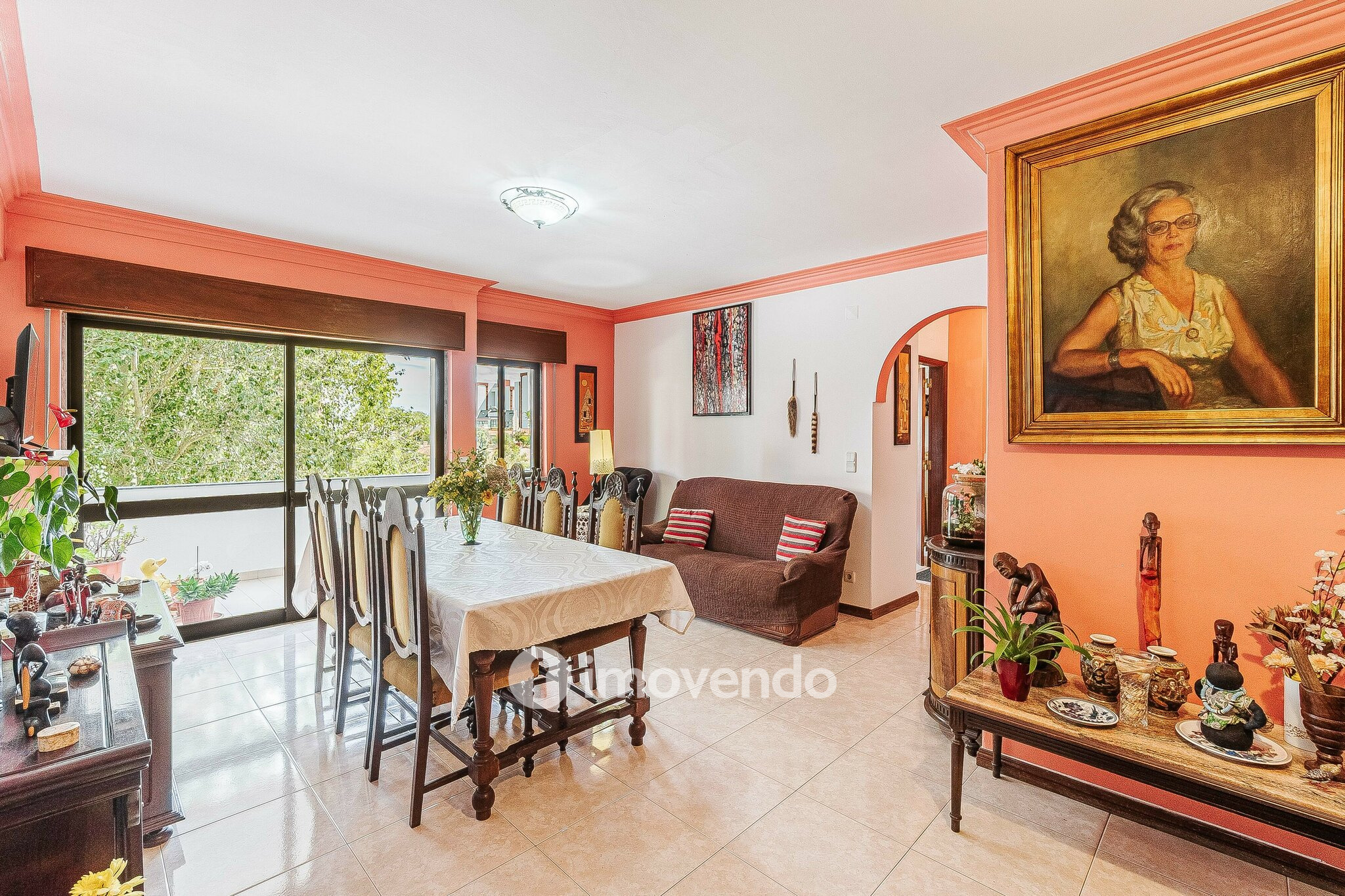 Apartamento T3, com áreas amplas e varanda, em Matarraque