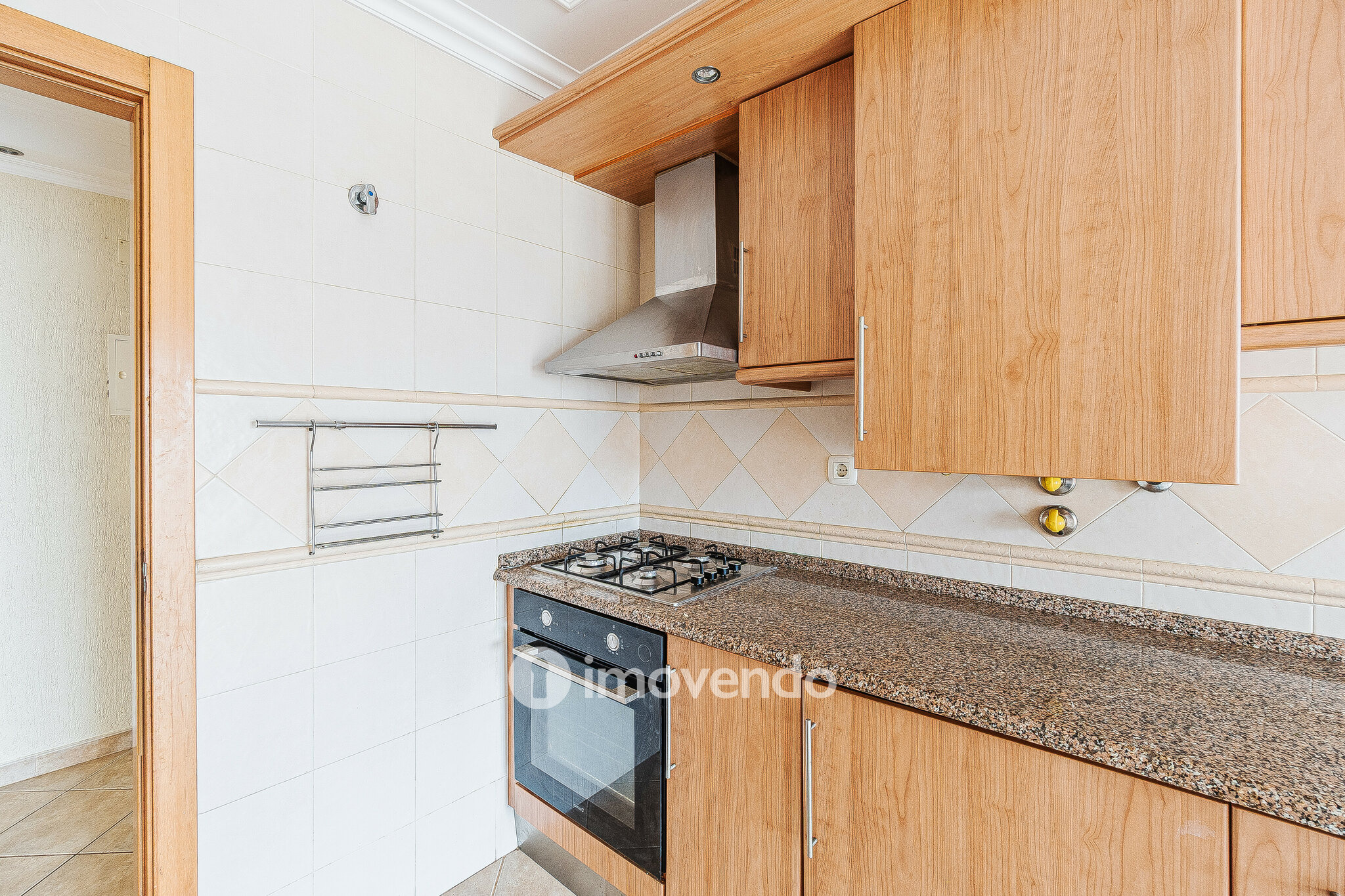 Apartamento T2, com estacionamento e terraço de 99m², em Algueirão