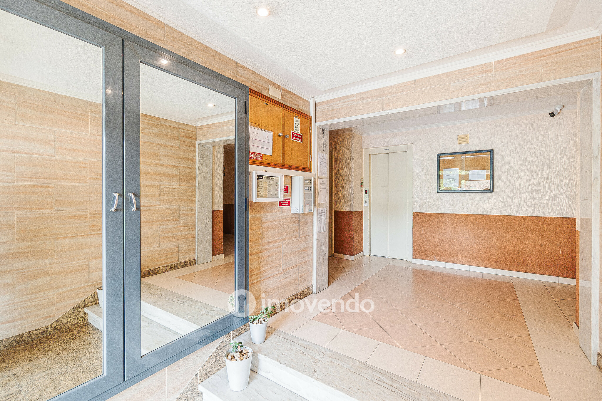 Apartamento T2, com estacionamento e terraço de 99m², em Algueirão