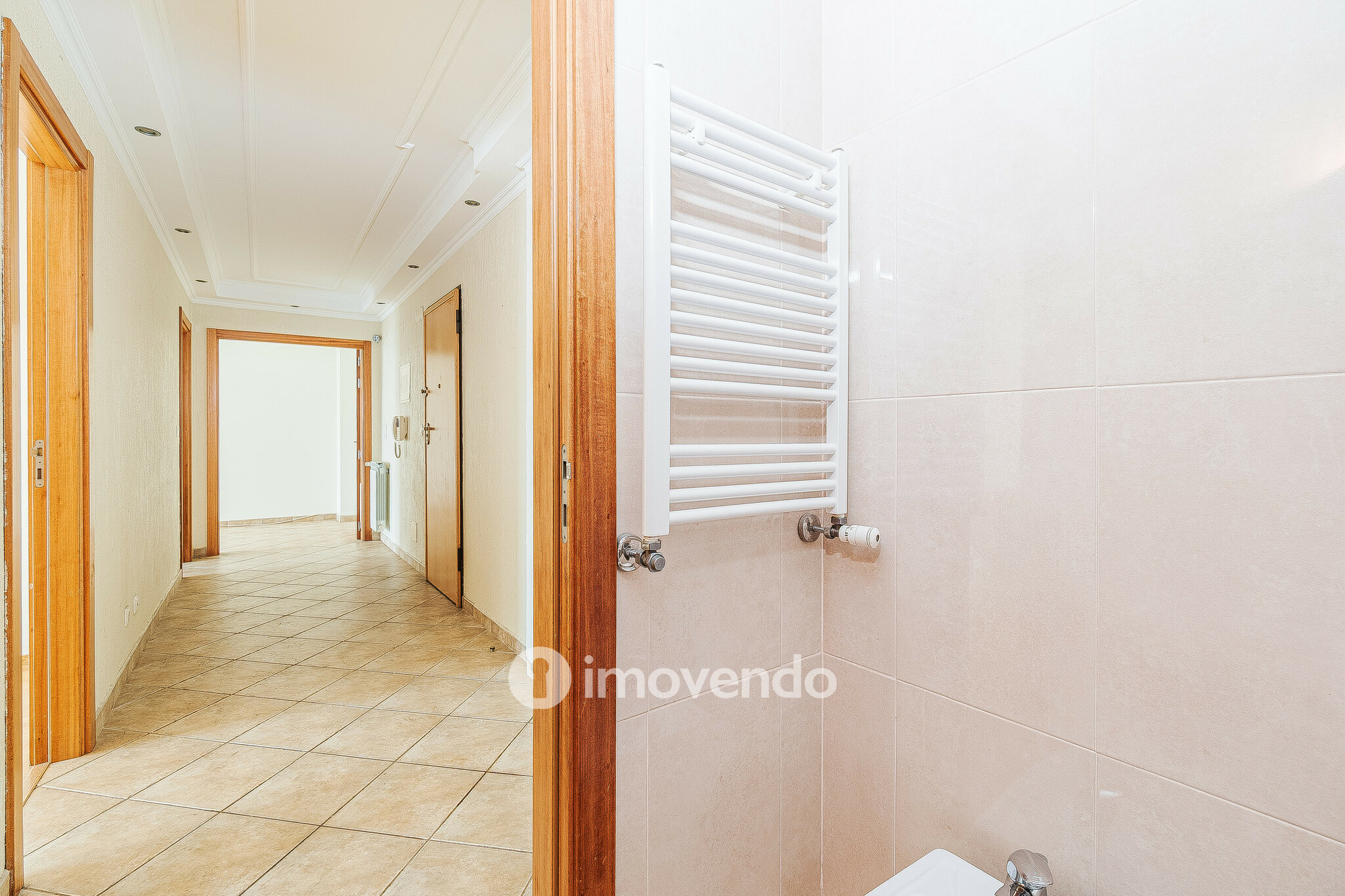 Apartamento T2, com estacionamento e terraço de 99m², em Algueirão