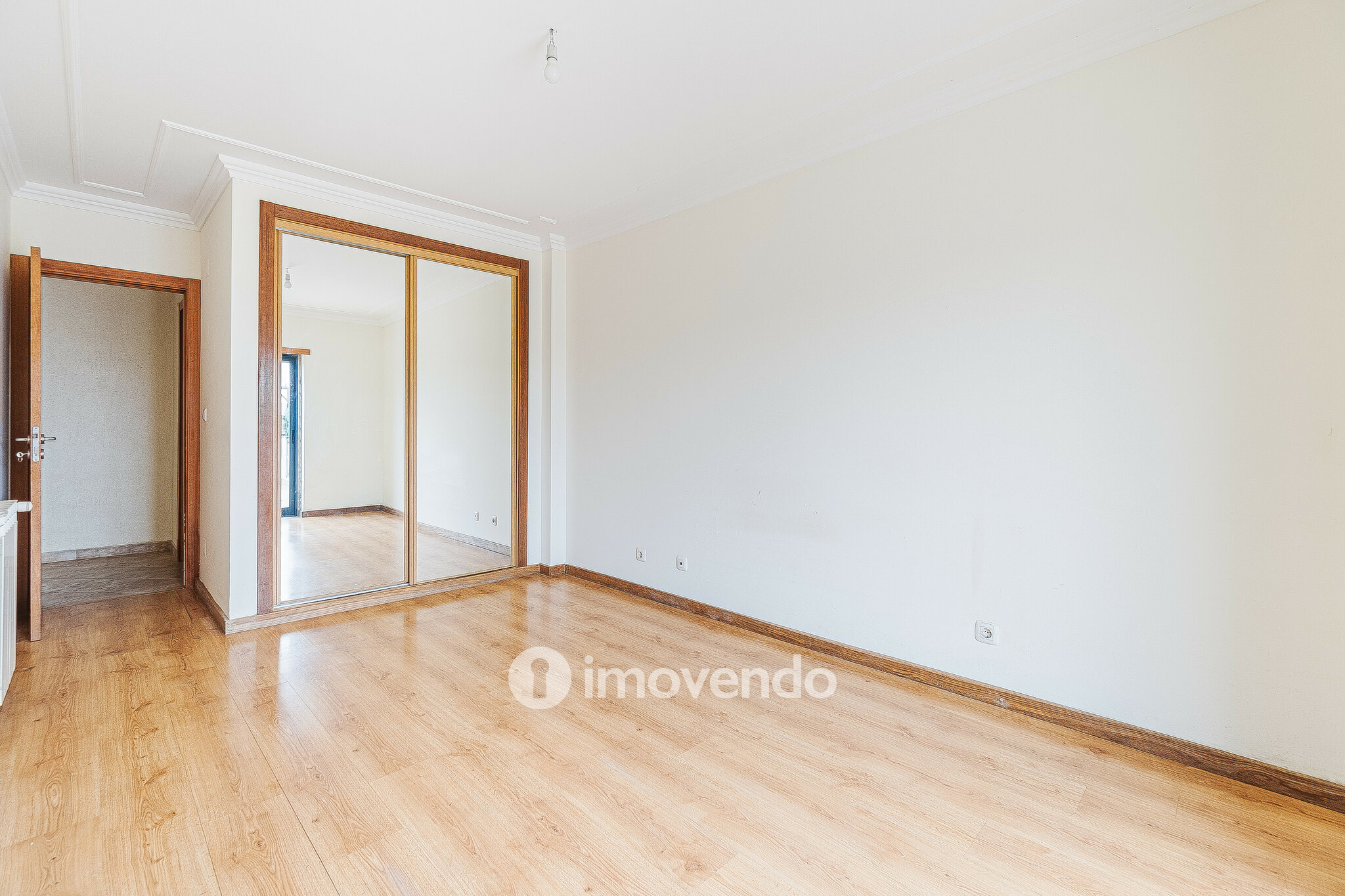 Apartamento T2, com estacionamento e terraço de 99m², em Algueirão