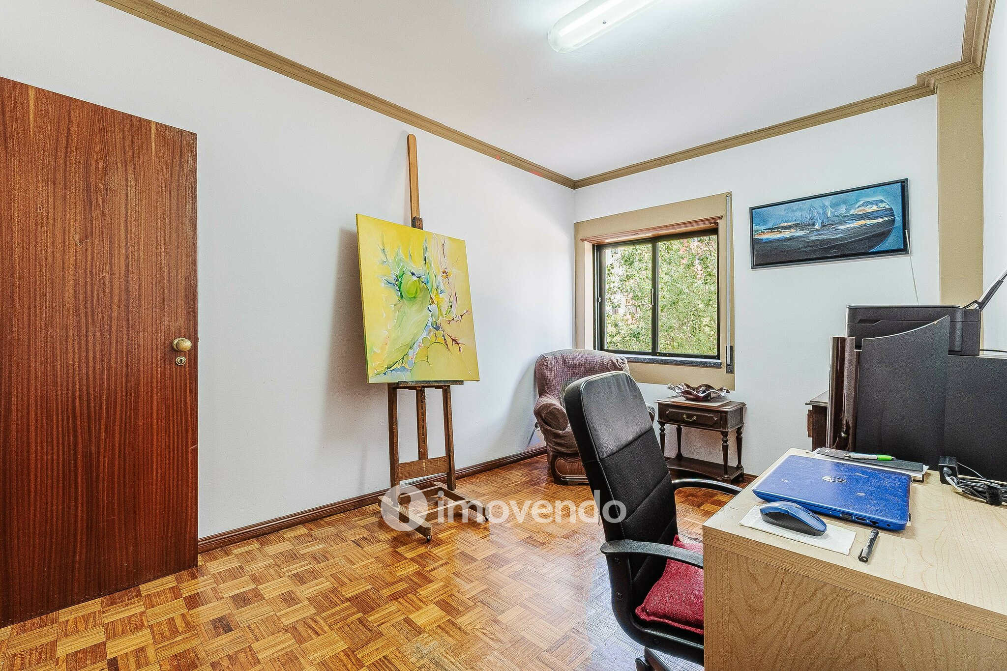 Apartamento T3, com áreas amplas e varanda, em Matarraque