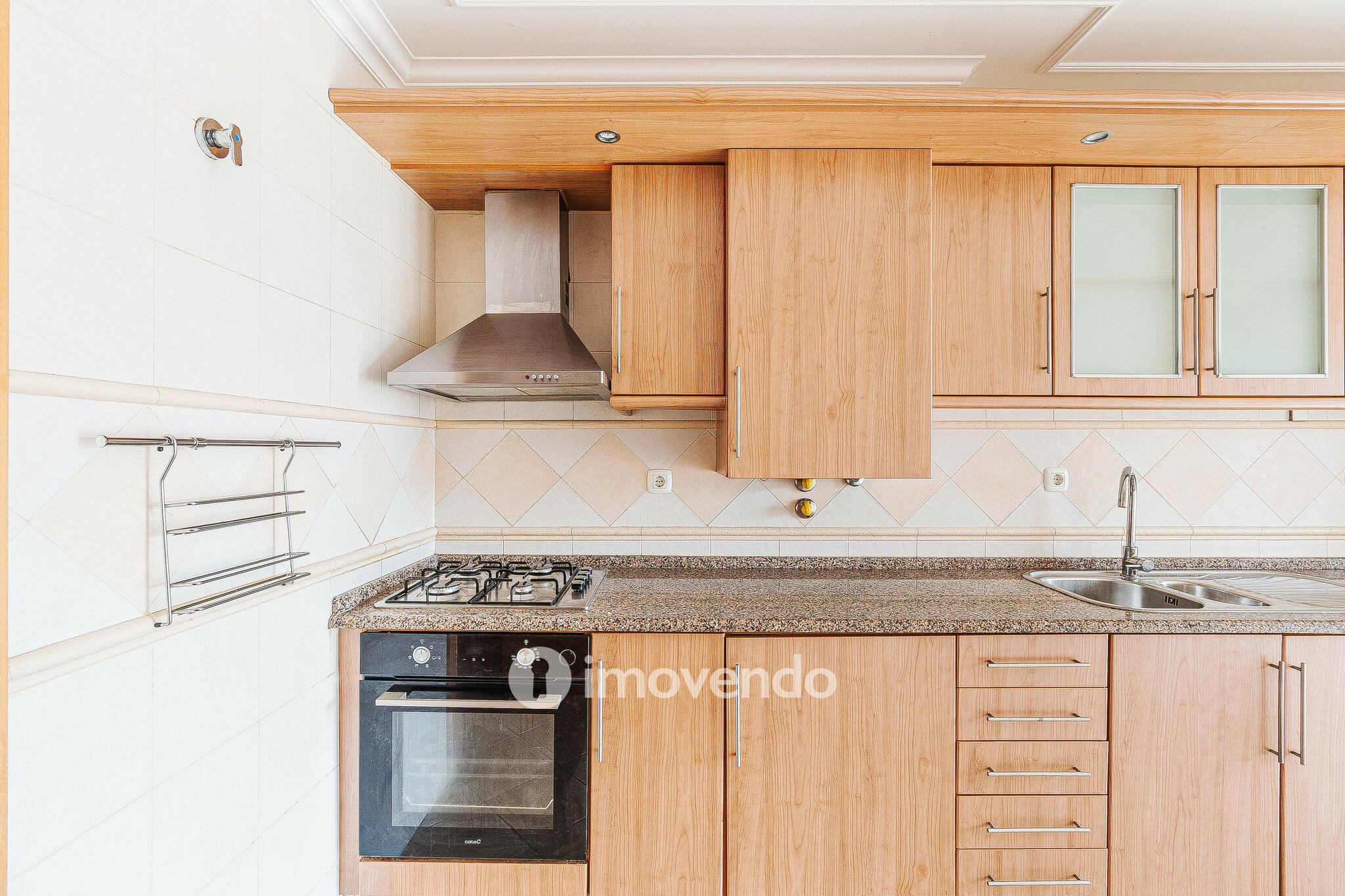 Apartamento T2, com estacionamento e terraço de 99m², em Algueirão