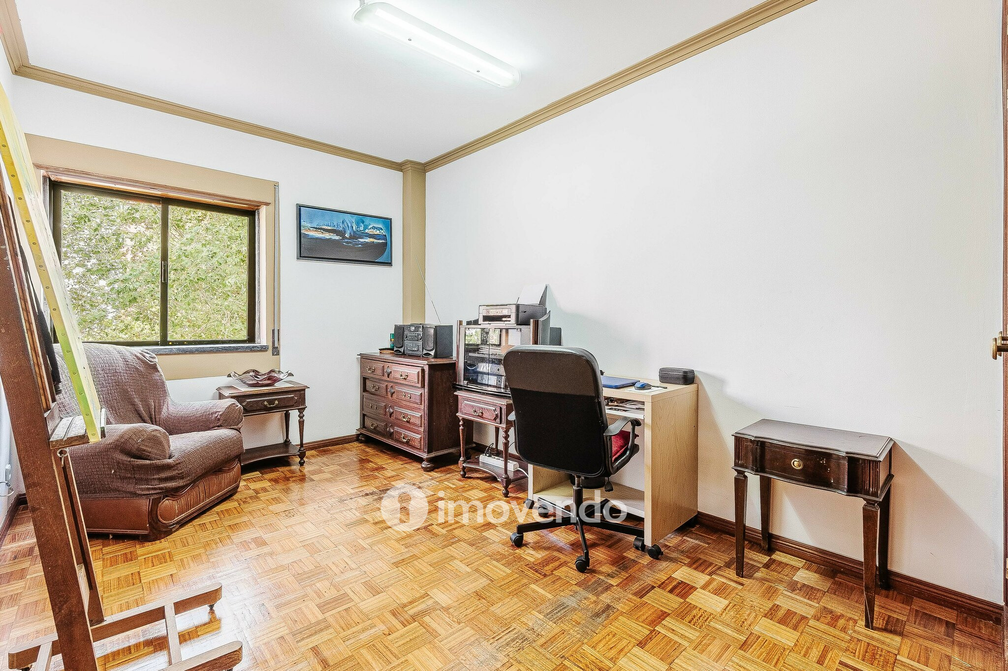 Apartamento T3, com áreas amplas e varanda, em Matarraque