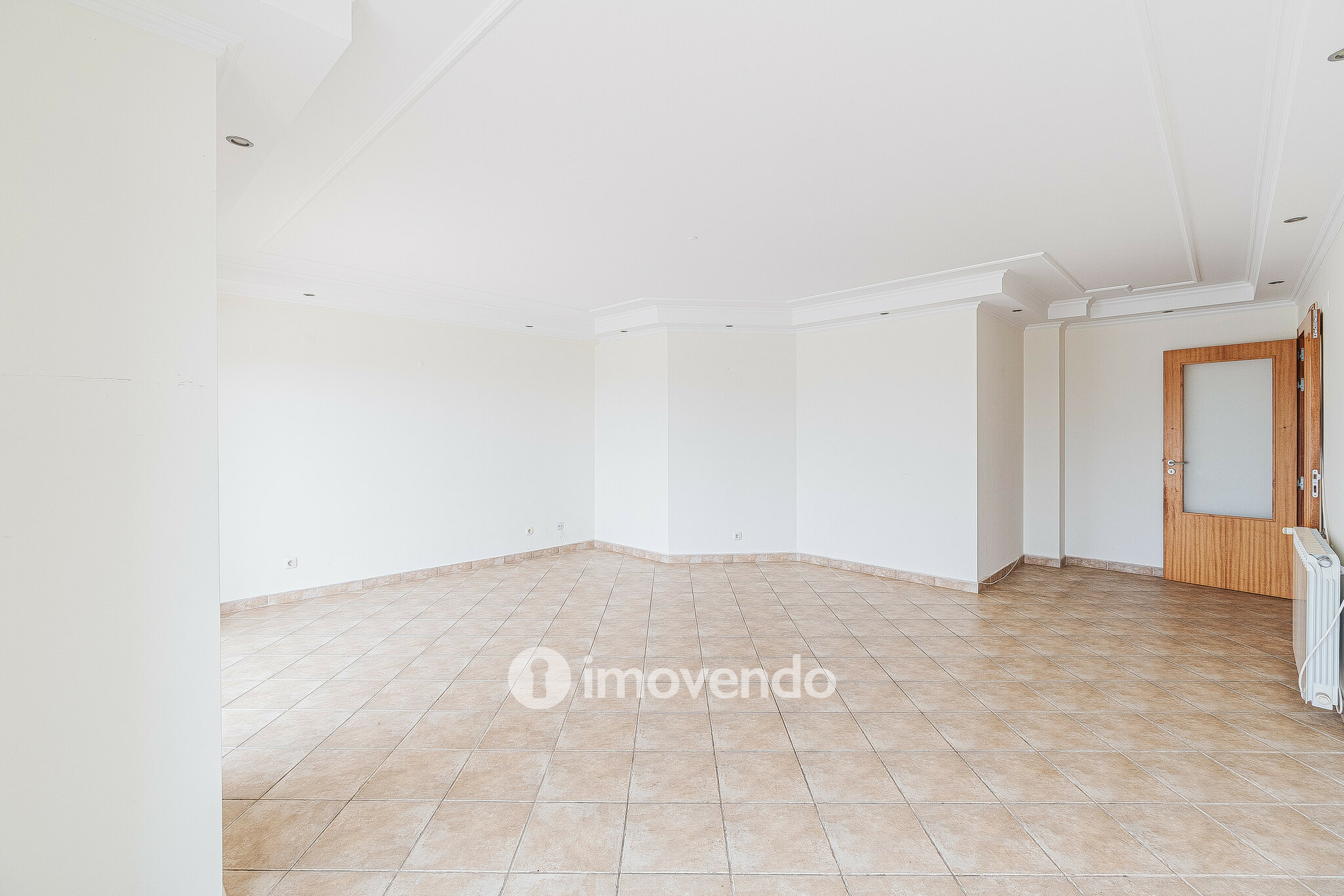 Apartamento T2, com estacionamento e terraço de 99m², em Algueirão