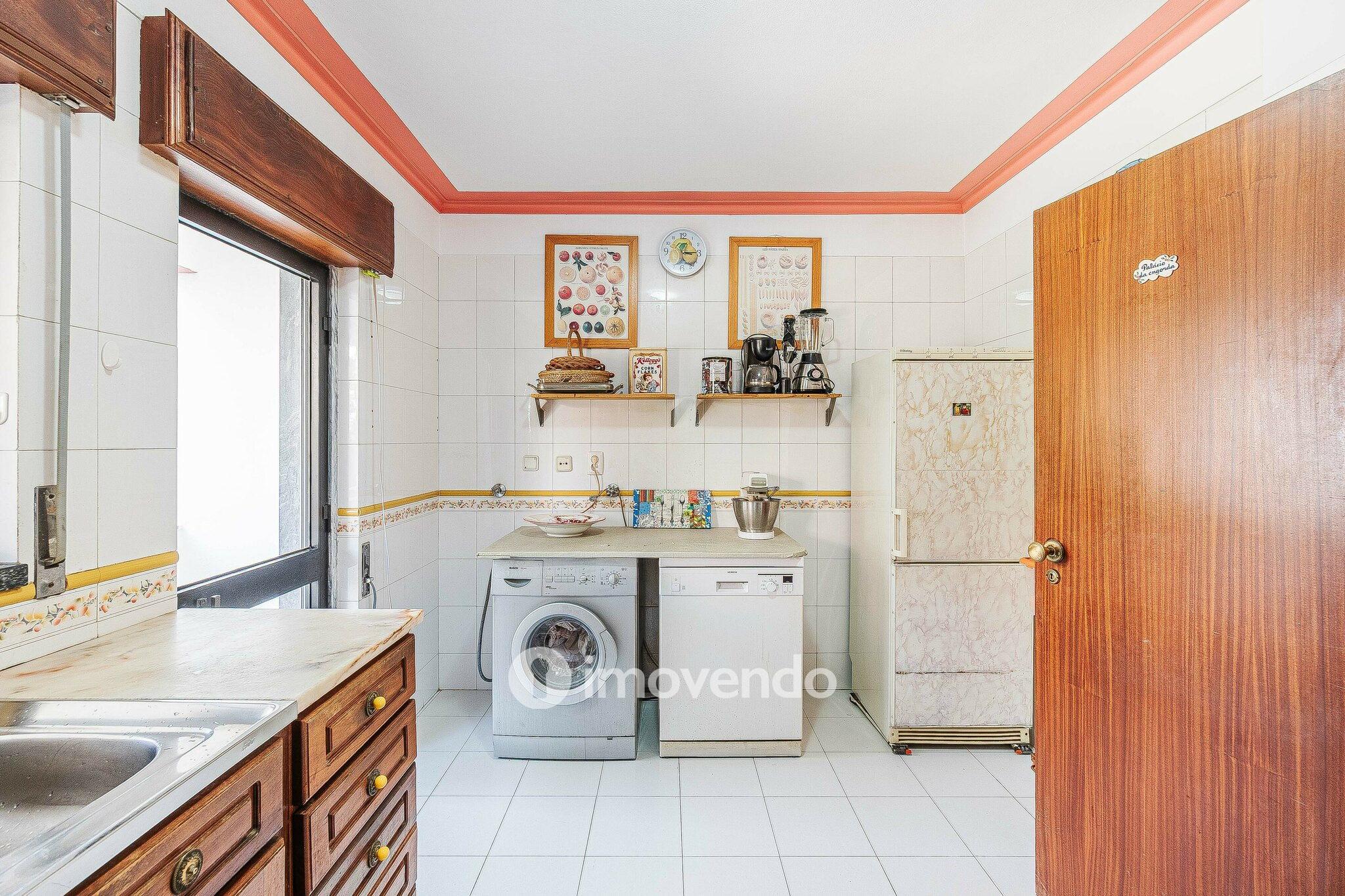 Apartamento T3, com áreas amplas e varanda, em Matarraque