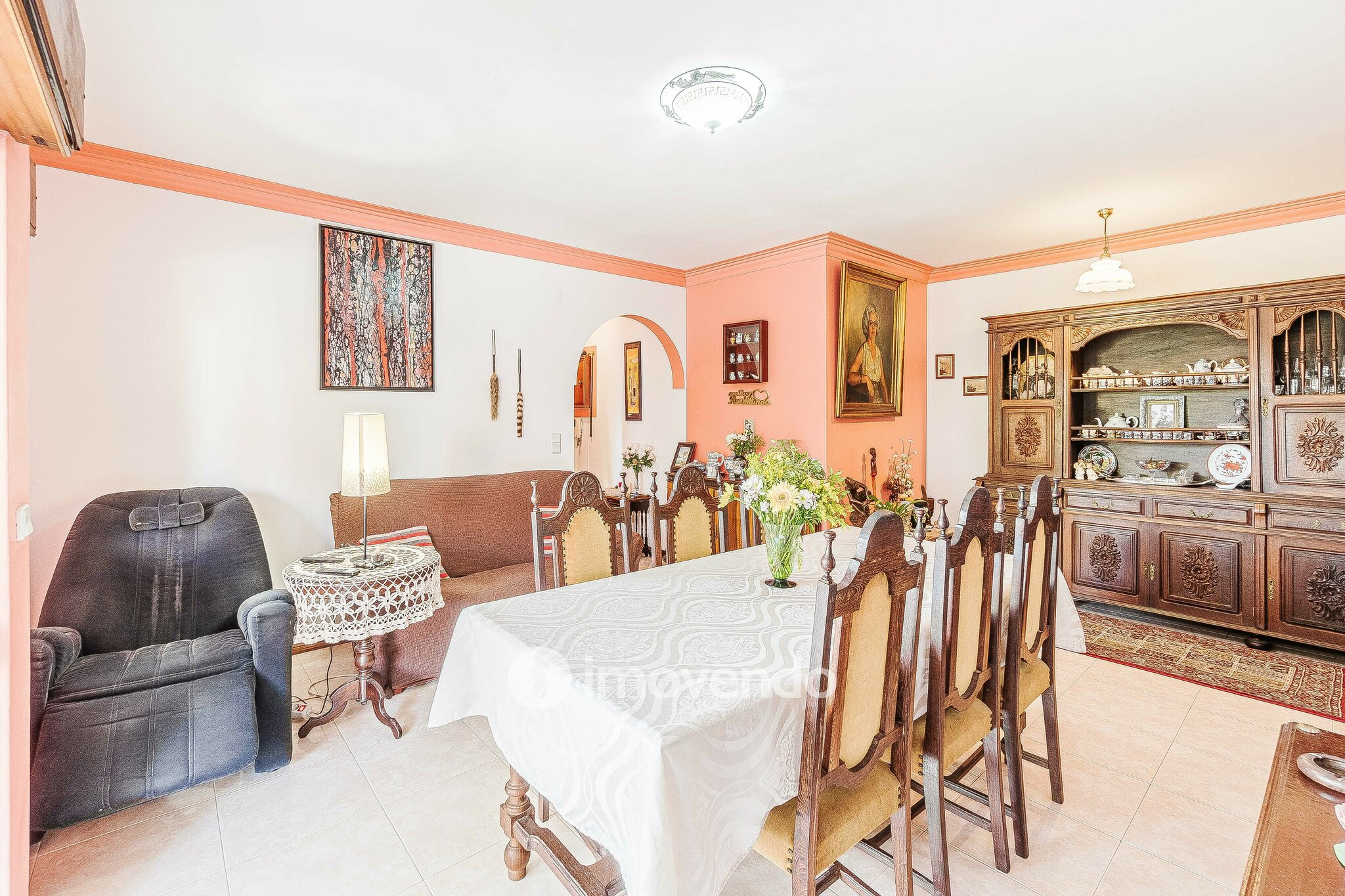 Apartamento T3, com áreas amplas e varanda, em Matarraque