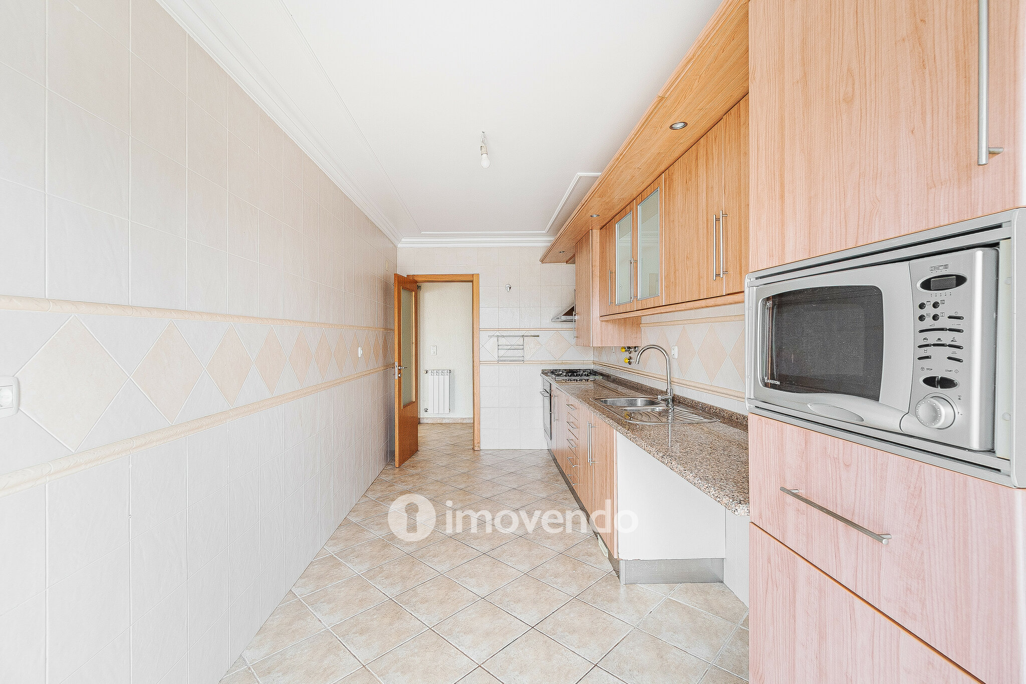 Apartamento T2, com estacionamento e terraço de 99m², em Algueirão