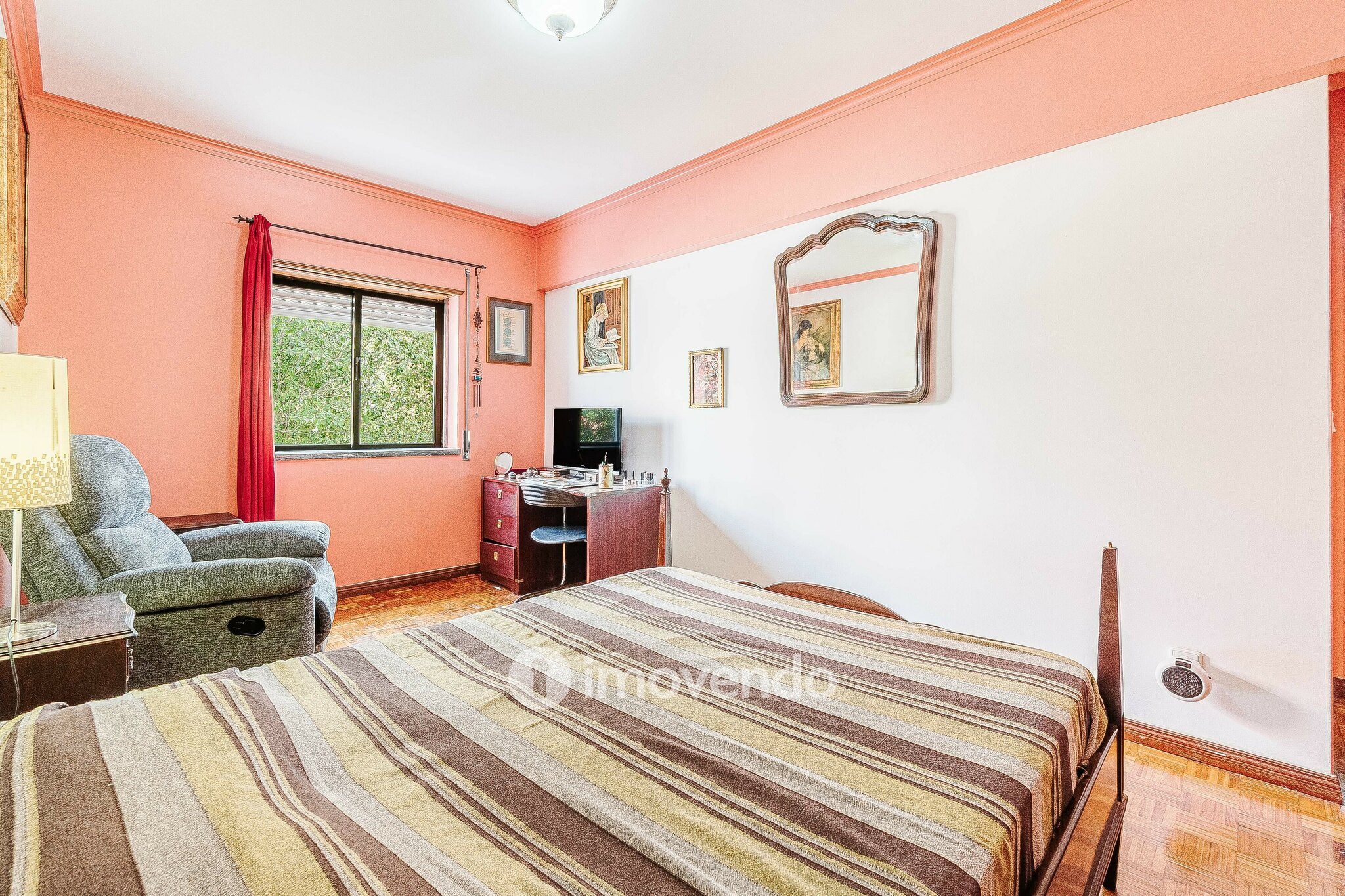 Apartamento T3, com áreas amplas e varanda, em Matarraque