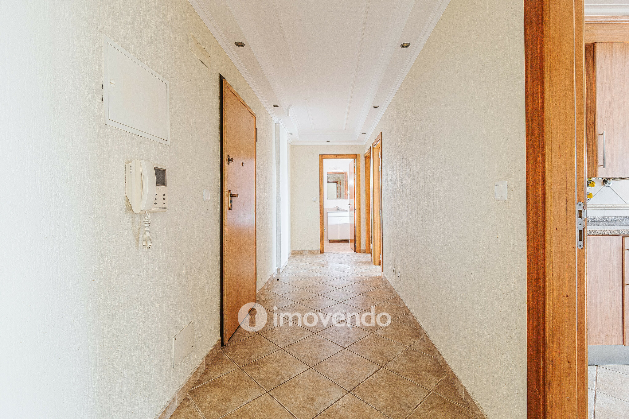 Apartamento T2, com estacionamento e terraço de 99m², em Algueirão