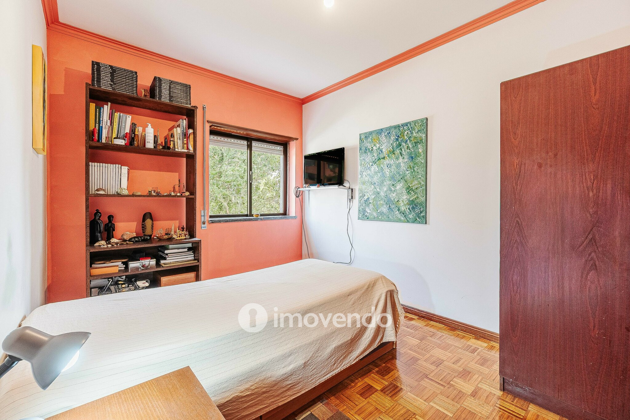 Apartamento T3, com áreas amplas e varanda, em Matarraque