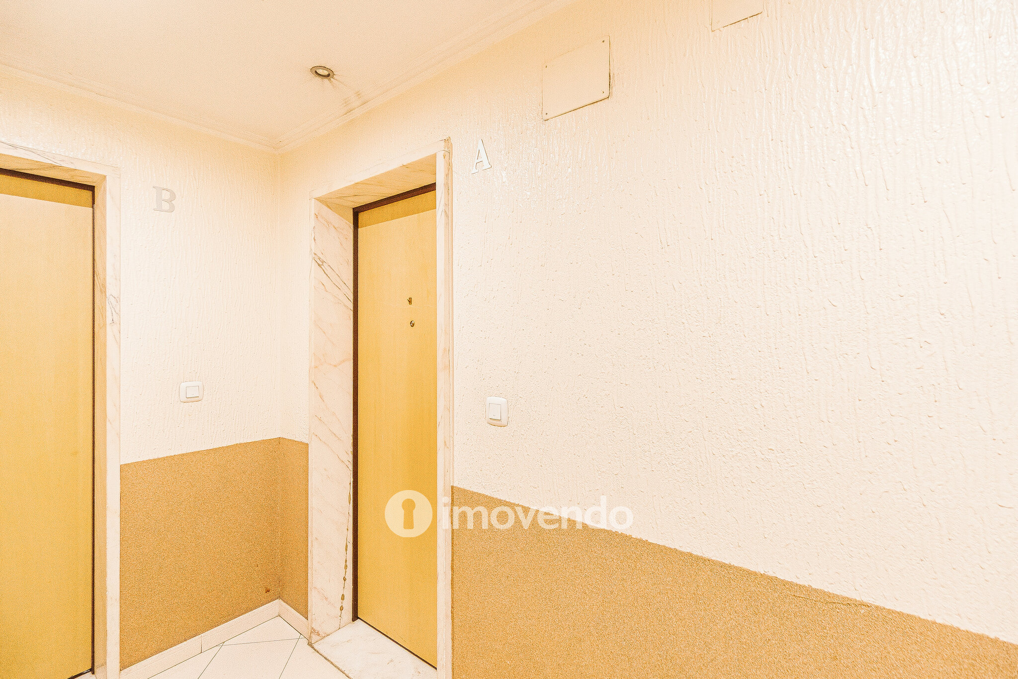 Apartamento T2, com estacionamento e terraço de 99m², em Algueirão