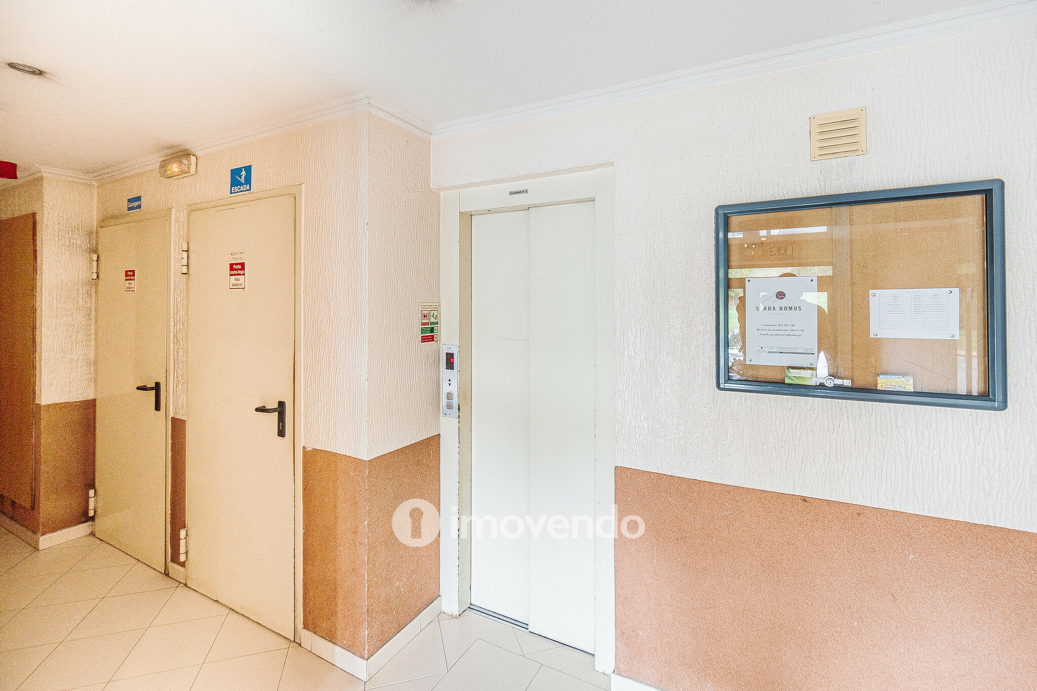 Apartamento T2, com estacionamento e terraço de 99m², em Algueirão