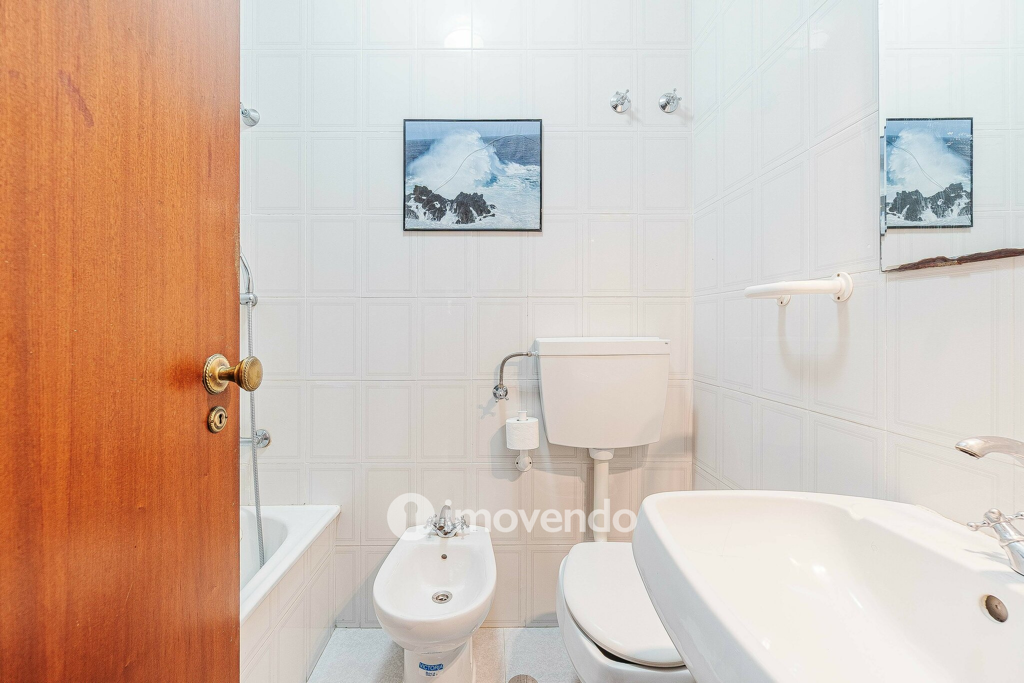Apartamento T3, com áreas amplas e varanda, em Matarraque