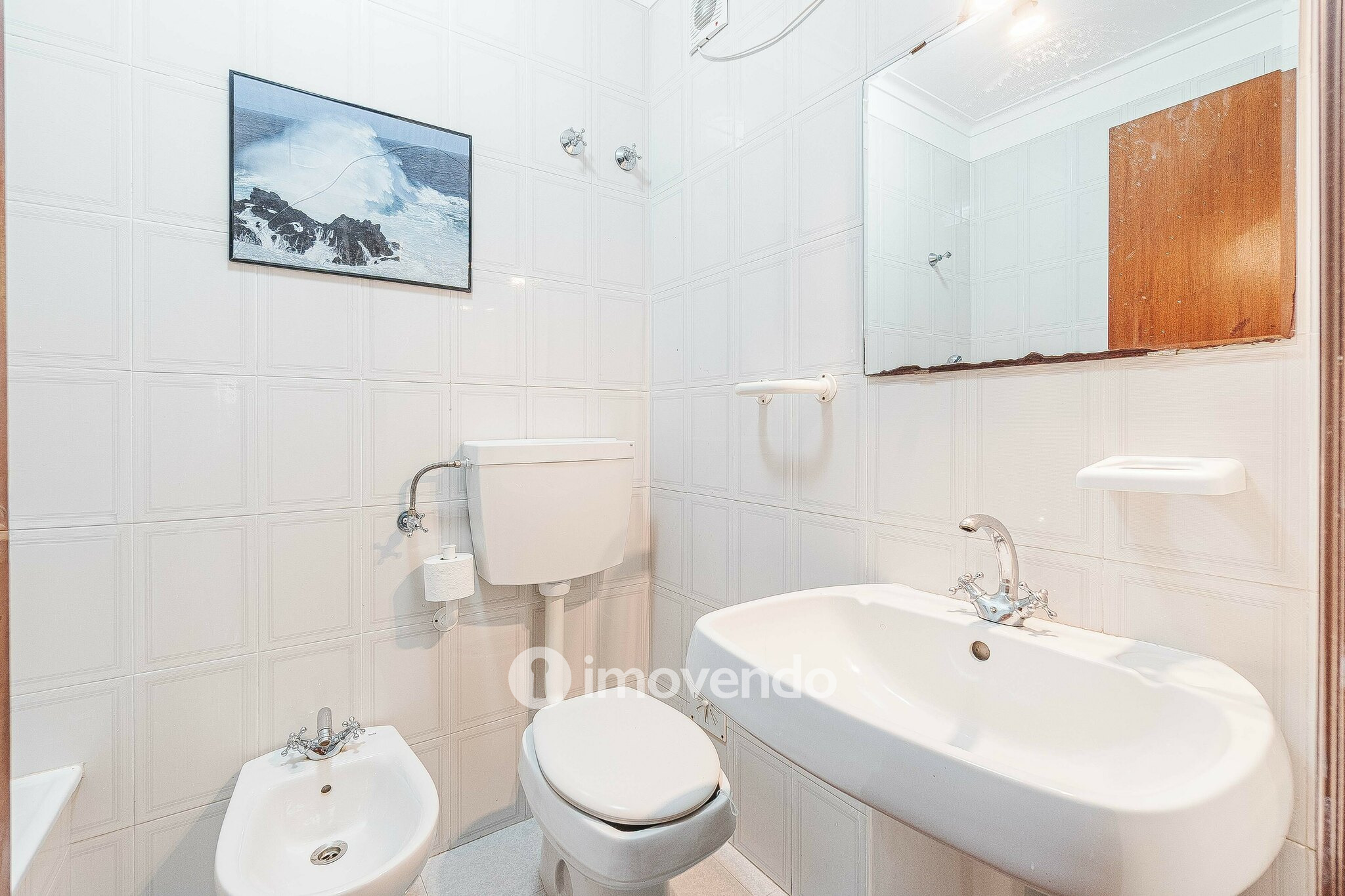 Apartamento T3, com áreas amplas e varanda, em Matarraque