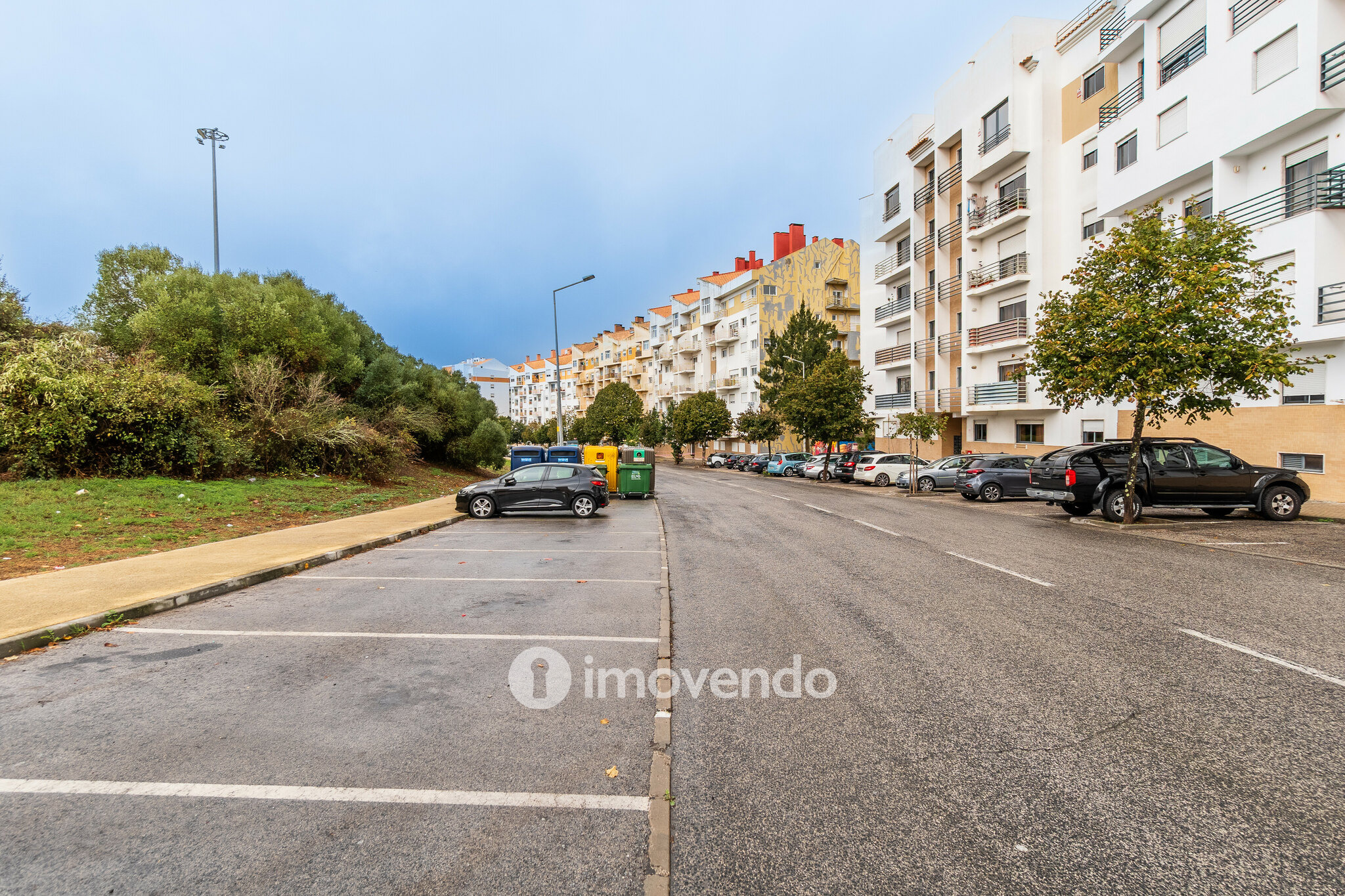 Apartamento T2, com estacionamento e terraço de 99m², em Algueirão