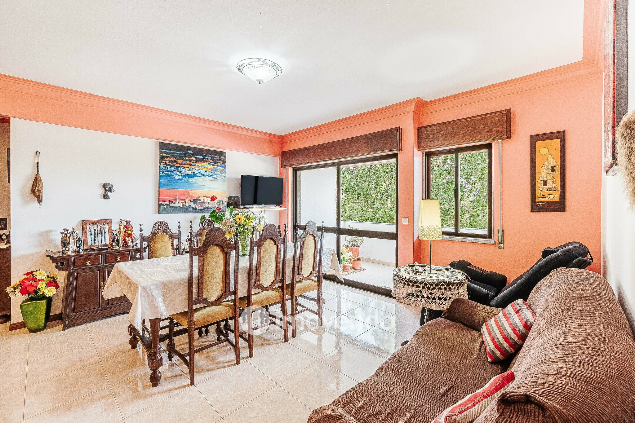 Apartamento T3, com áreas amplas e varanda, em Matarraque