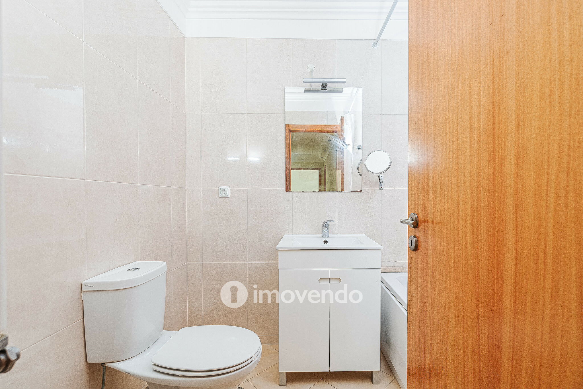 Apartamento T2, com estacionamento e terraço de 99m², em Algueirão