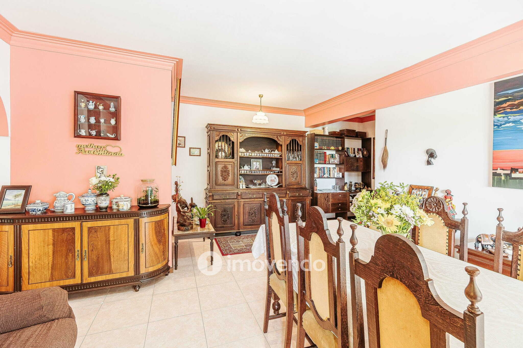 Apartamento T3, com áreas amplas e varanda, em Matarraque