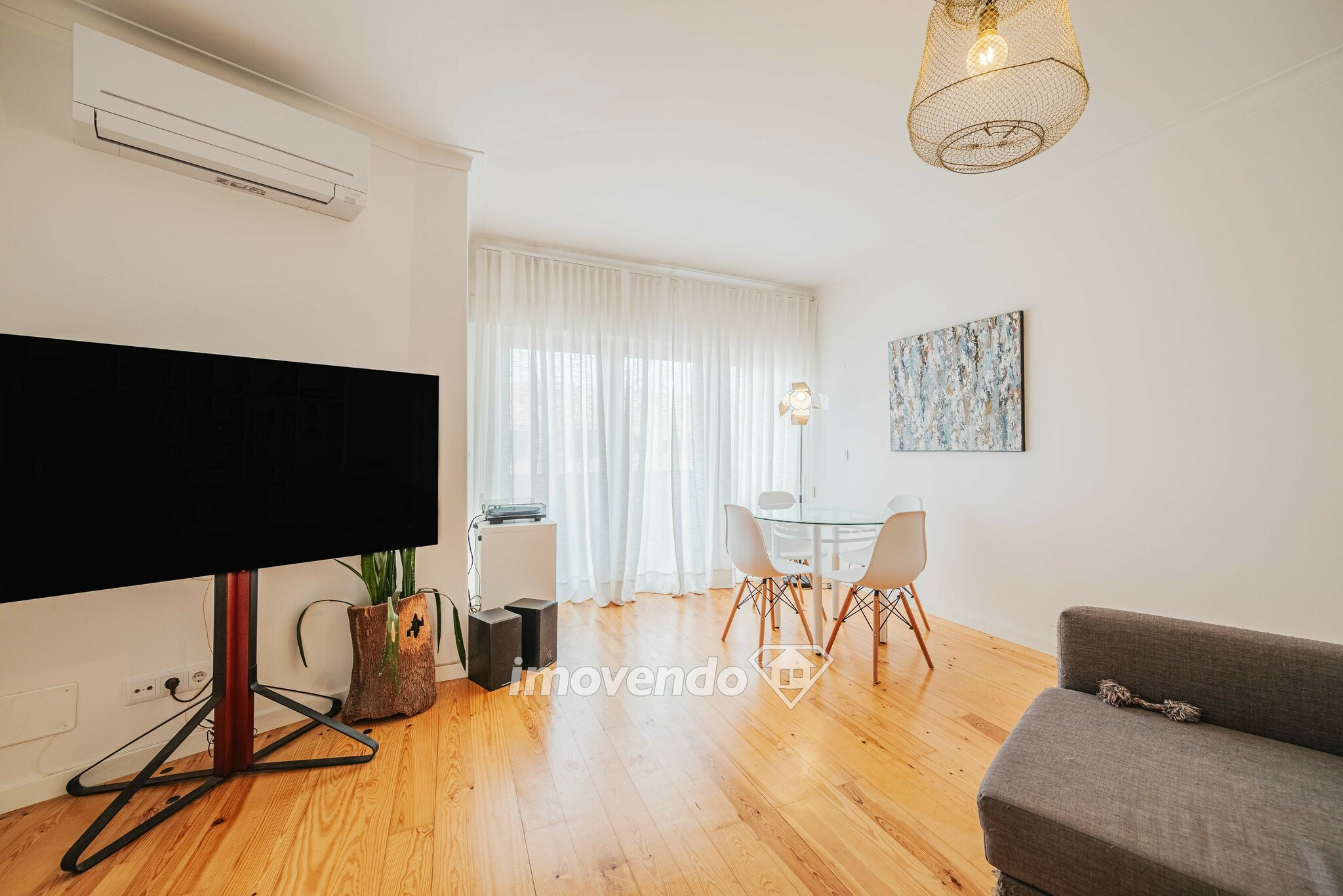 Apartamento T2 remodelado, com varanda, em Cascais