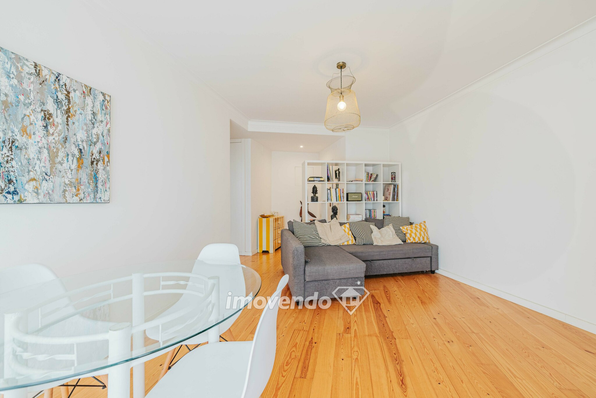 Apartamento T2 remodelado, com varanda, em Cascais