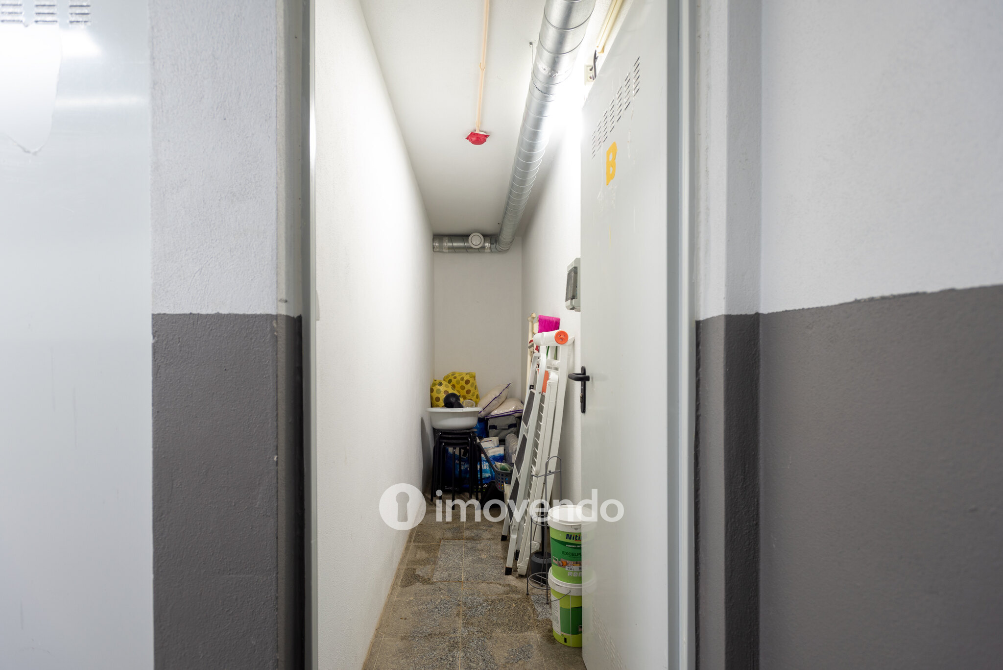 Estúdio T0, com cozinha equipada e estacionamento, em Leça da Palmeira