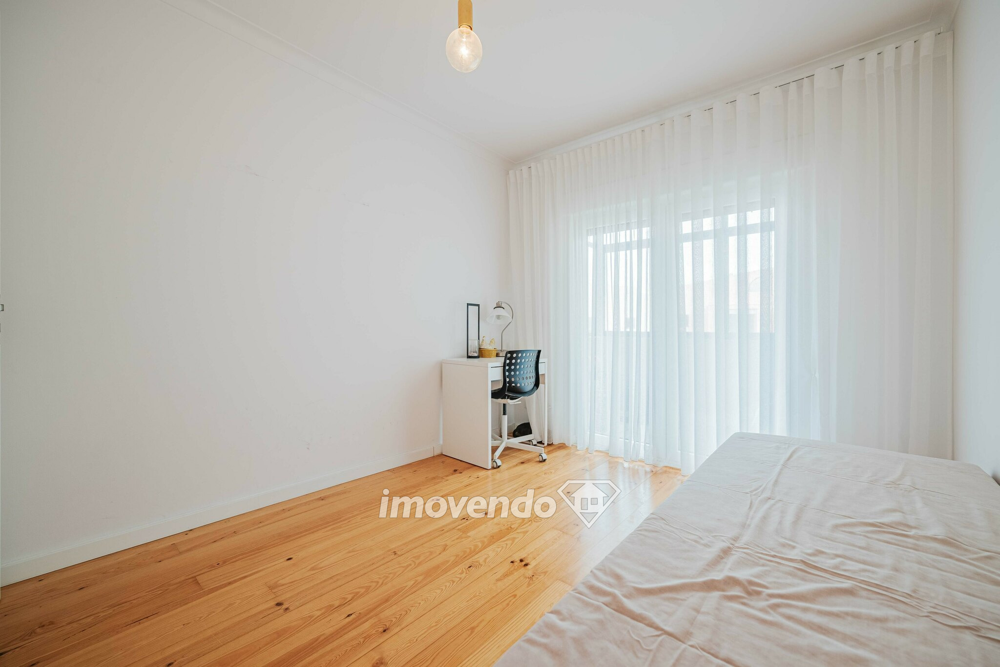Apartamento T2 remodelado, com varanda, em Cascais