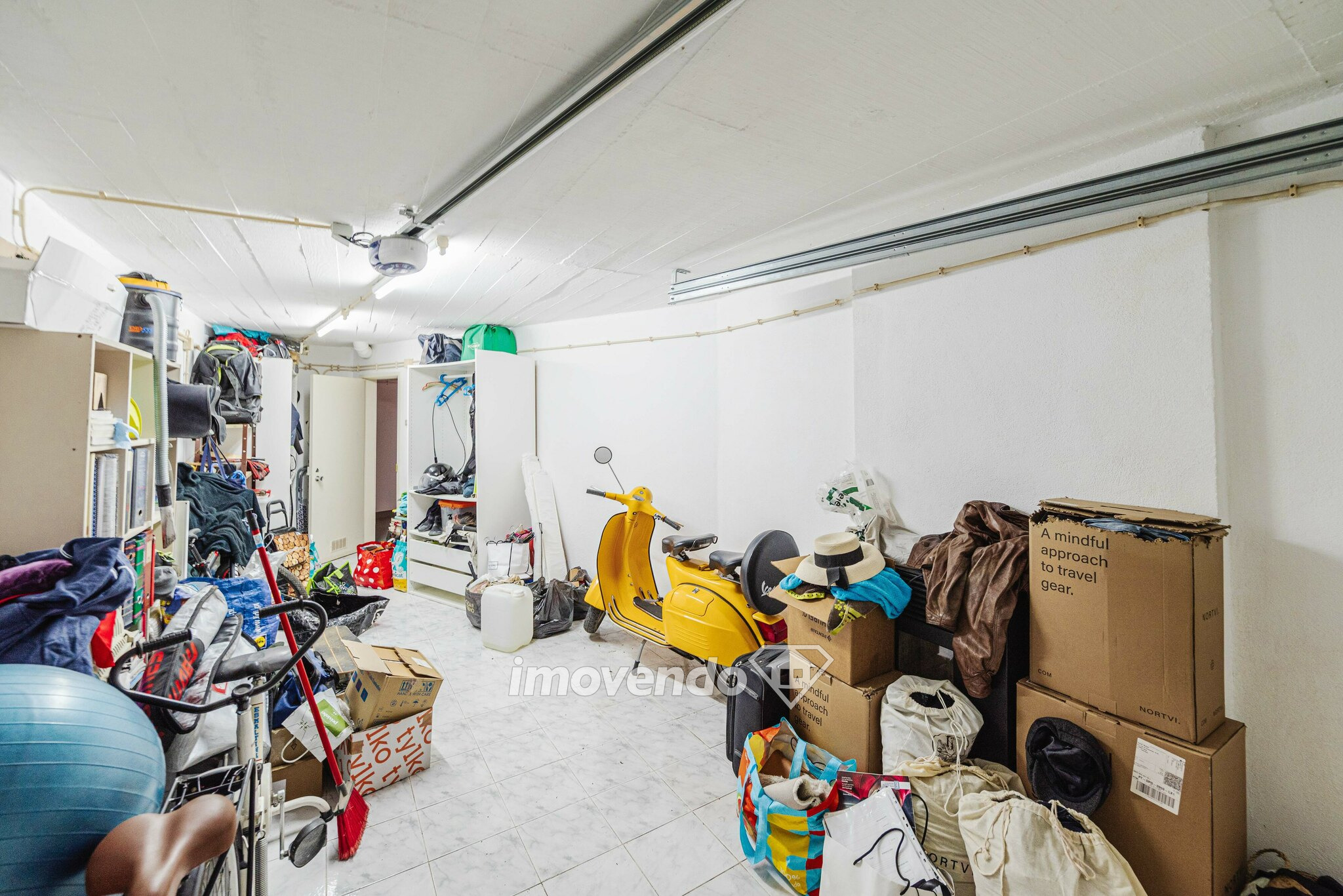 Apartamento T2 remodelado, com varanda, em Cascais