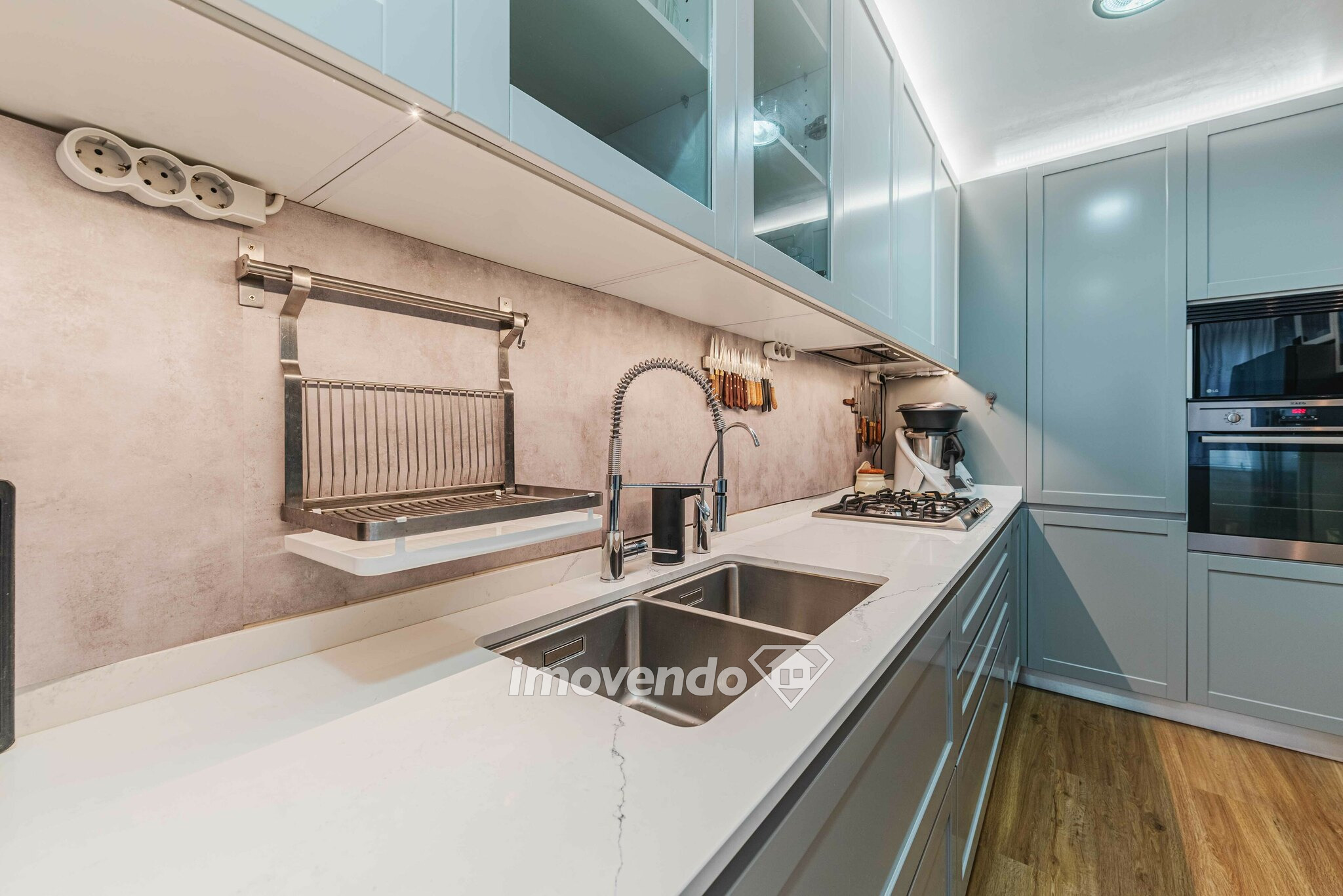 Apartamento T3 remodelado, com lugar de estacionamento, na Bobadela