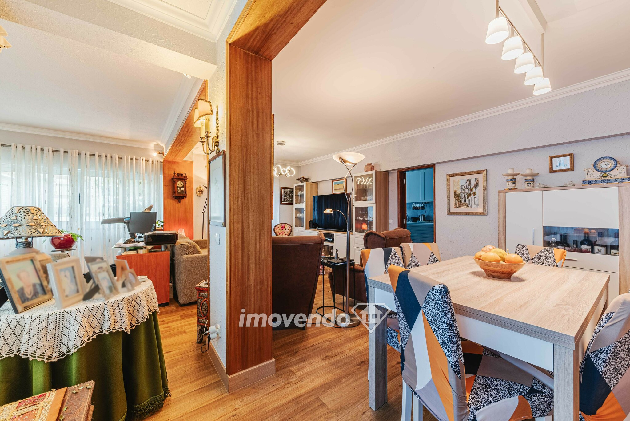 Apartamento T3 remodelado, com lugar de estacionamento, na Bobadela
