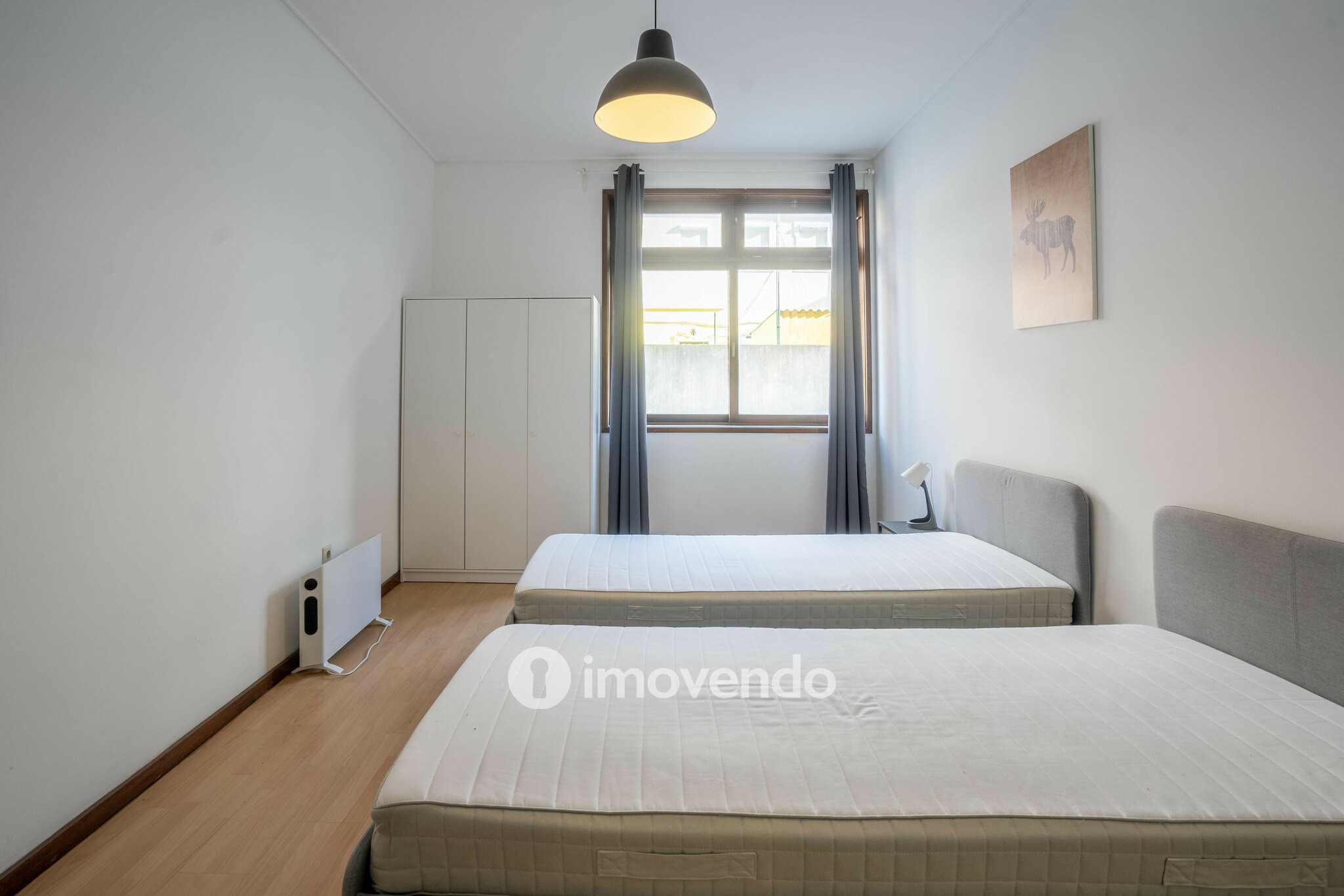 Apartamento T3 renovado, com duas varandas, em Paranhos, no centro do Porto