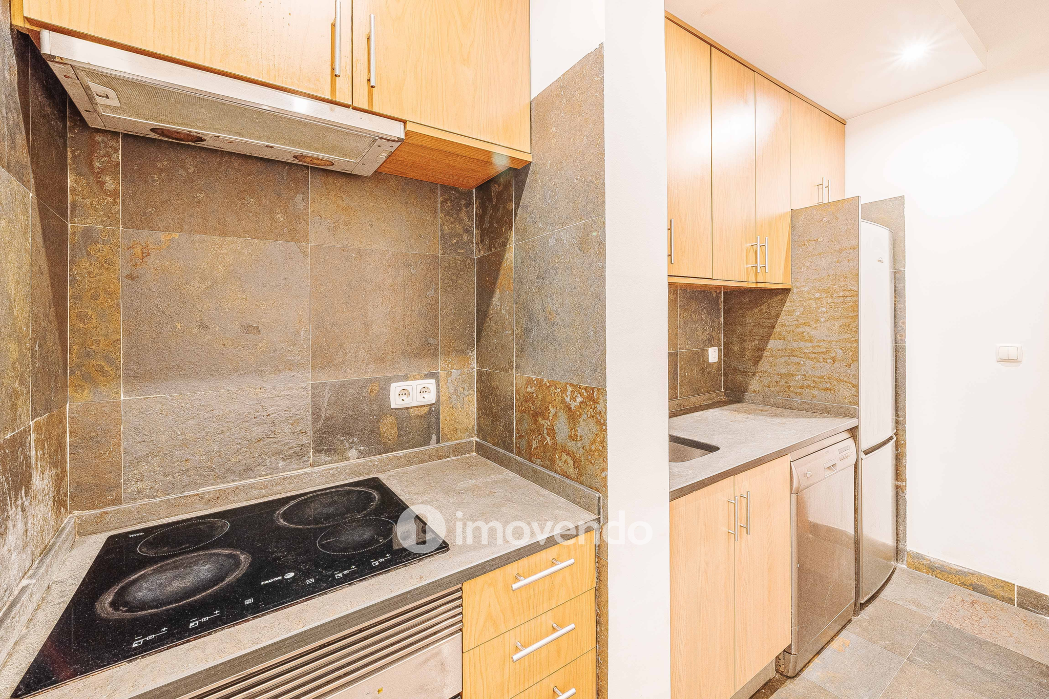 Apartamento T2+1 renovado, com logradouro, na Estefânia, em Lisboa