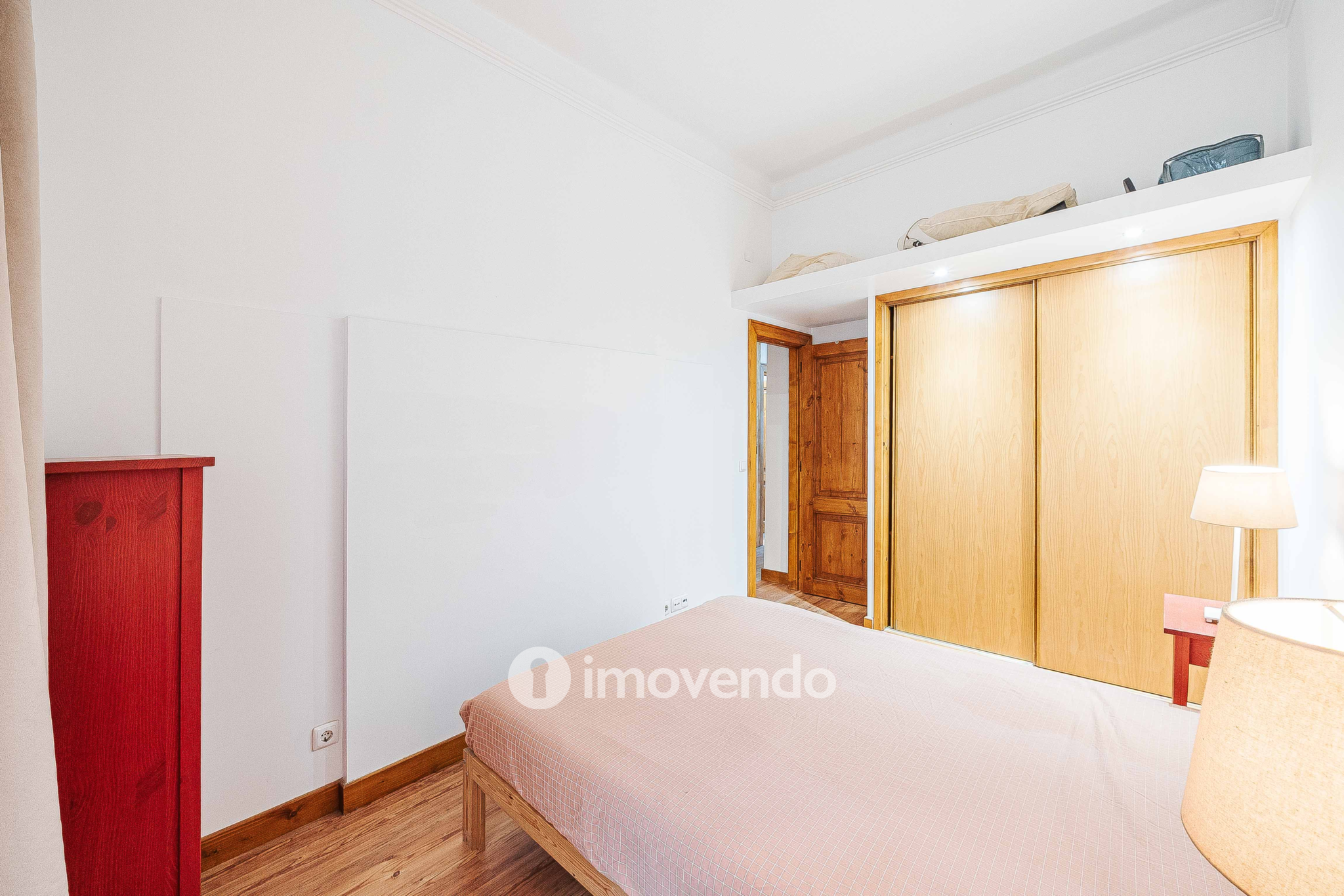 Apartamento T2+1 renovado, com logradouro, na Estefânia, em Lisboa