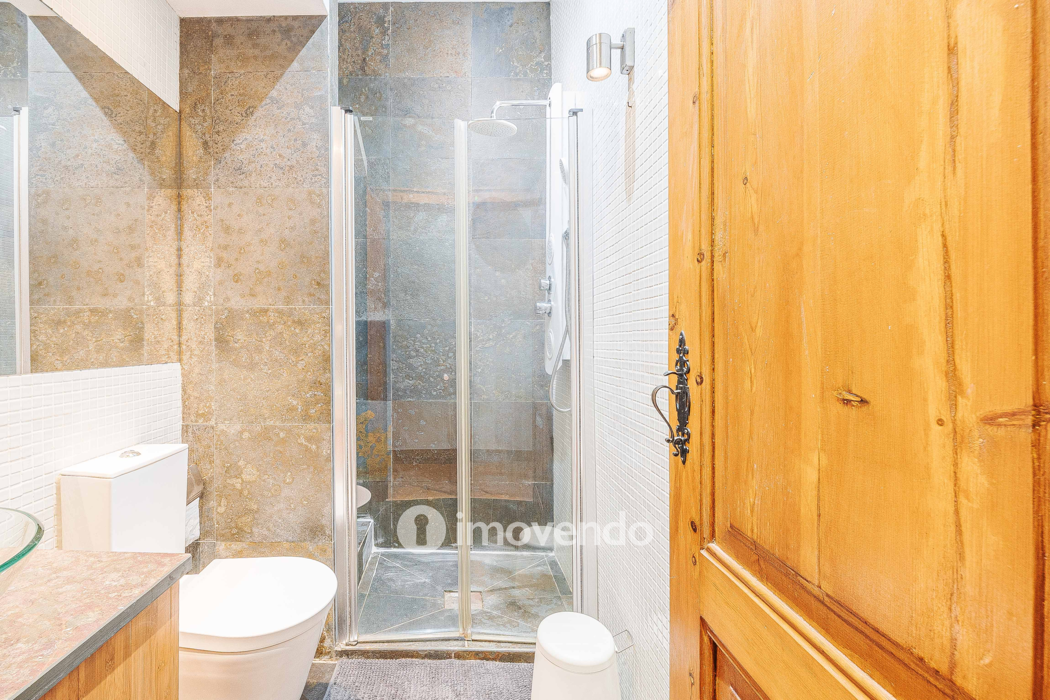 Apartamento T2+1 renovado, com logradouro, na Estefânia, em Lisboa