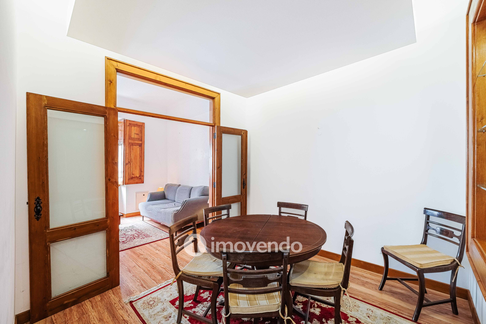 Apartamento T2+1 renovado, com logradouro, na Estefânia, em Lisboa