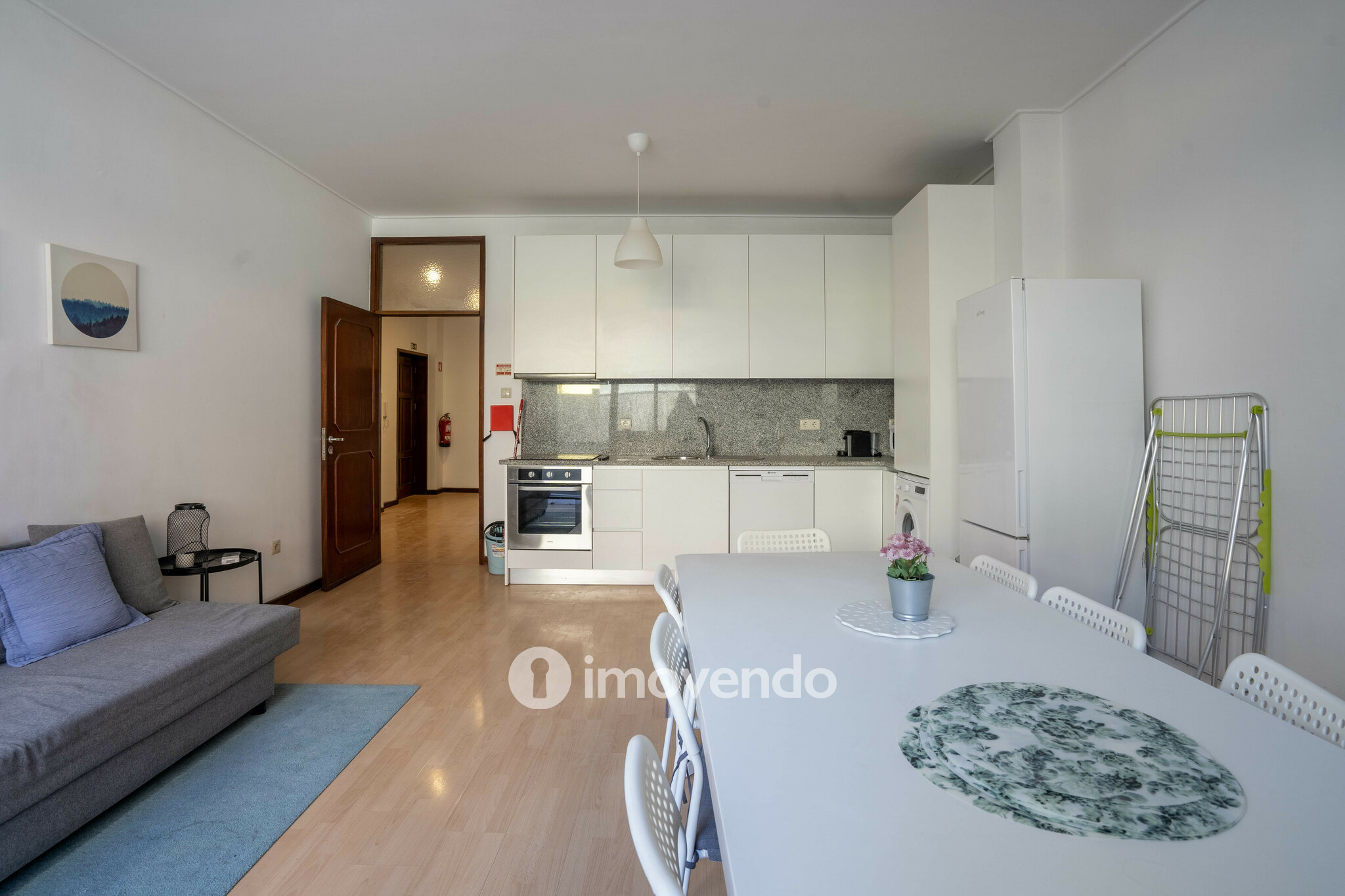 Apartamento T3 renovado, com duas varandas, em Paranhos, no centro do Porto