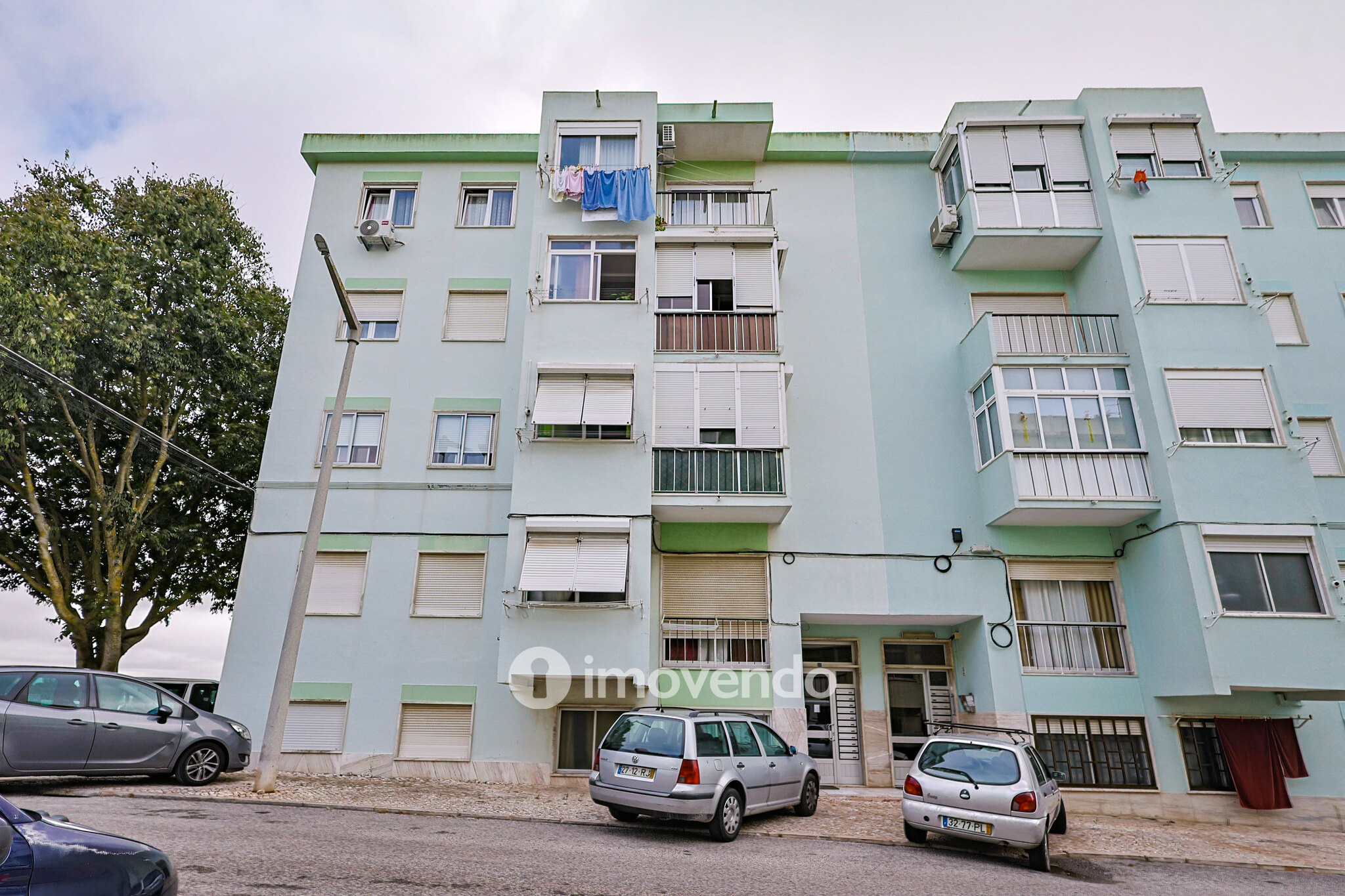 Apartamento T2, com varanda e arrecadação, em Odivelas