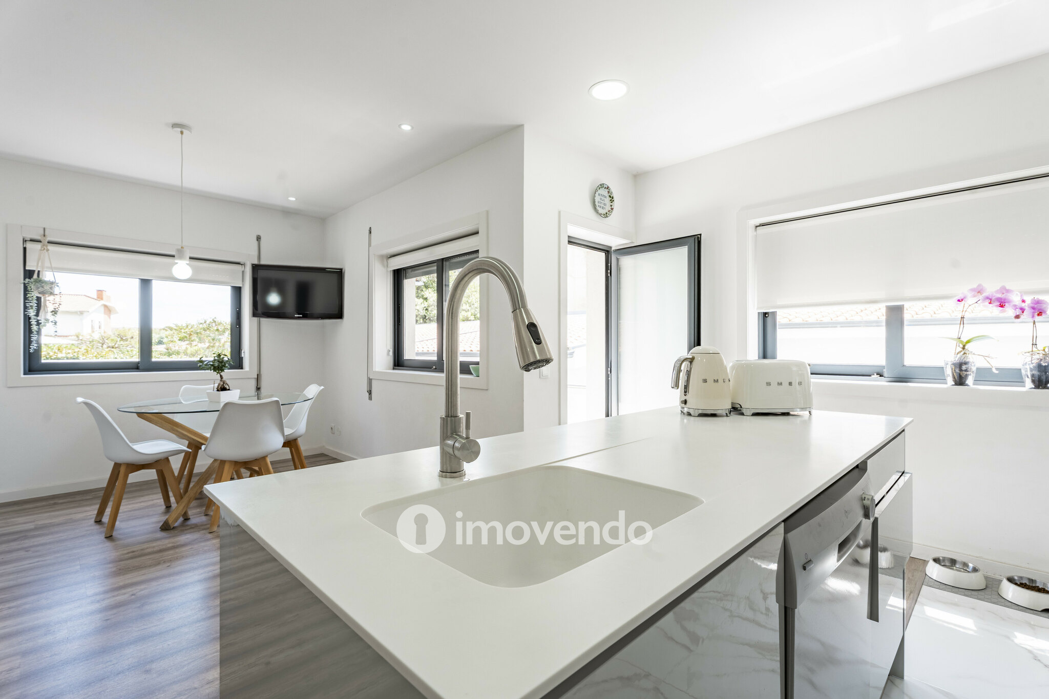 Moradia exclusiva T3+1 com garagem, perto da praia, em Arcozelo
