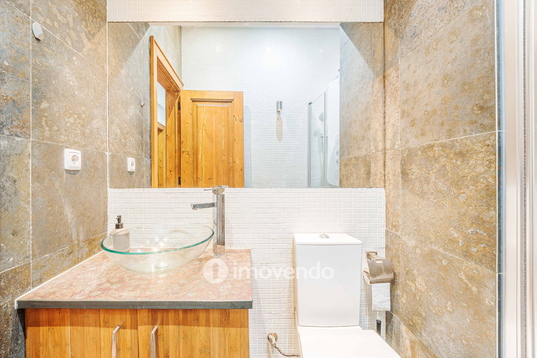 Apartamento T2+1 renovado, com logradouro, na Estefânia, em Lisboa