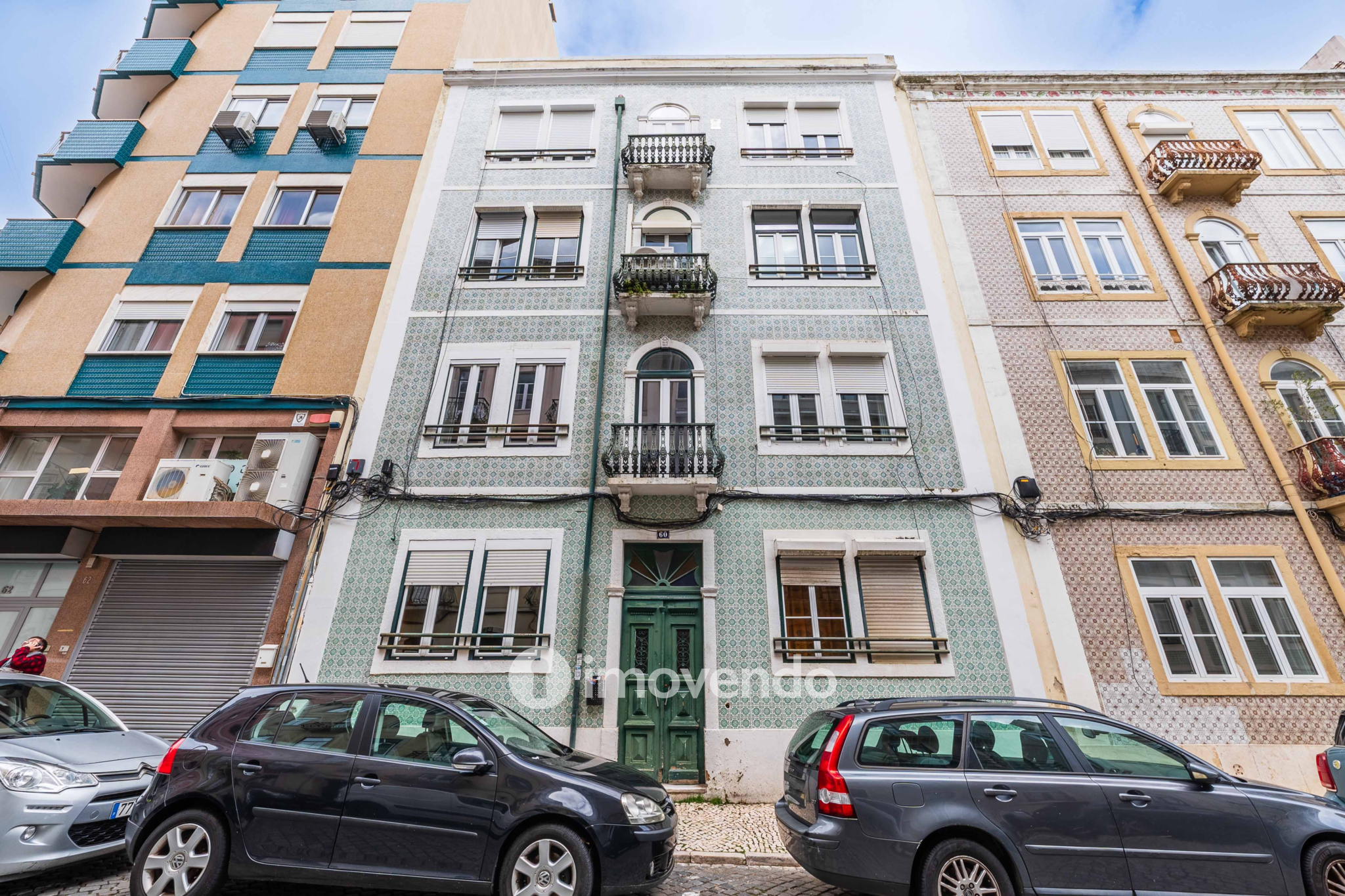 Apartamento T2+1 renovado, com logradouro, na Estefânia, em Lisboa