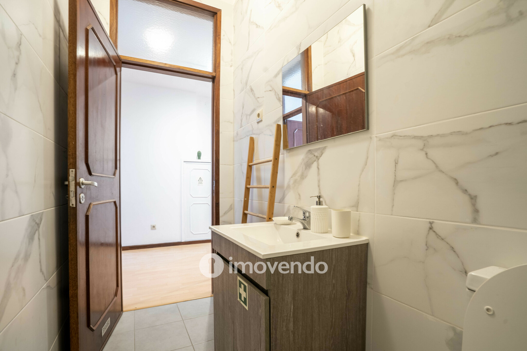 Apartamento T3 renovado, com duas varandas, em Paranhos, no centro do Porto