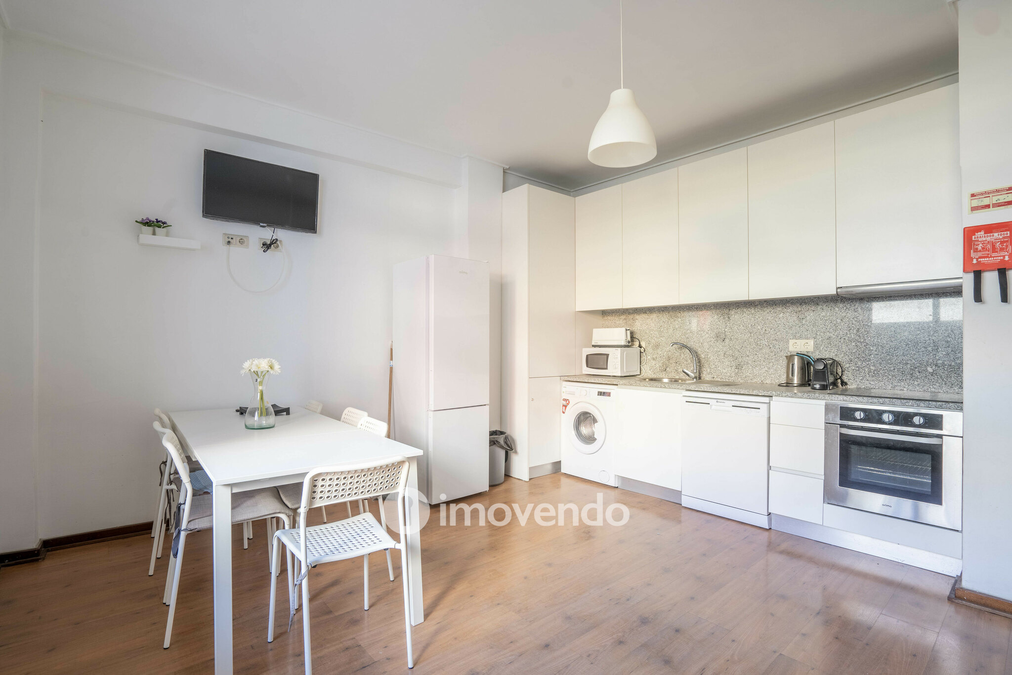 Apartamento T4, com varanda e terraço, em Paranhos, no Porto